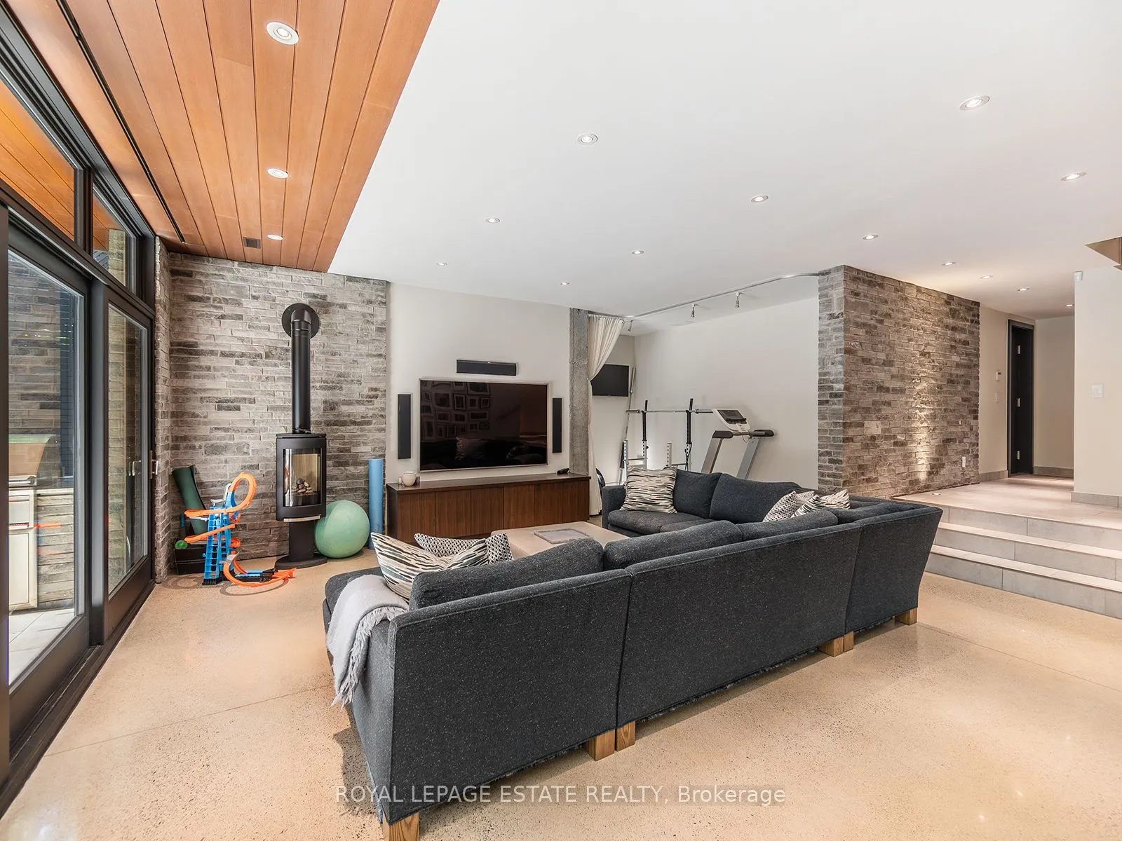 11 Pine Crescent