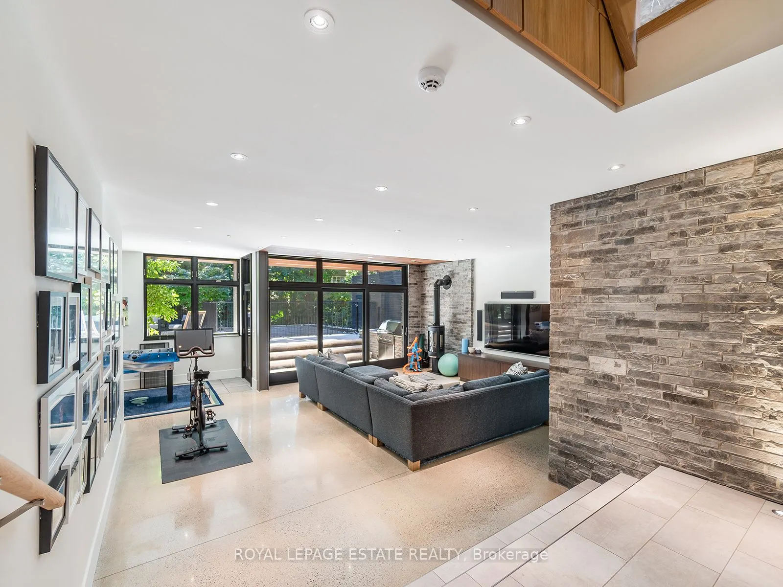 11 Pine Crescent