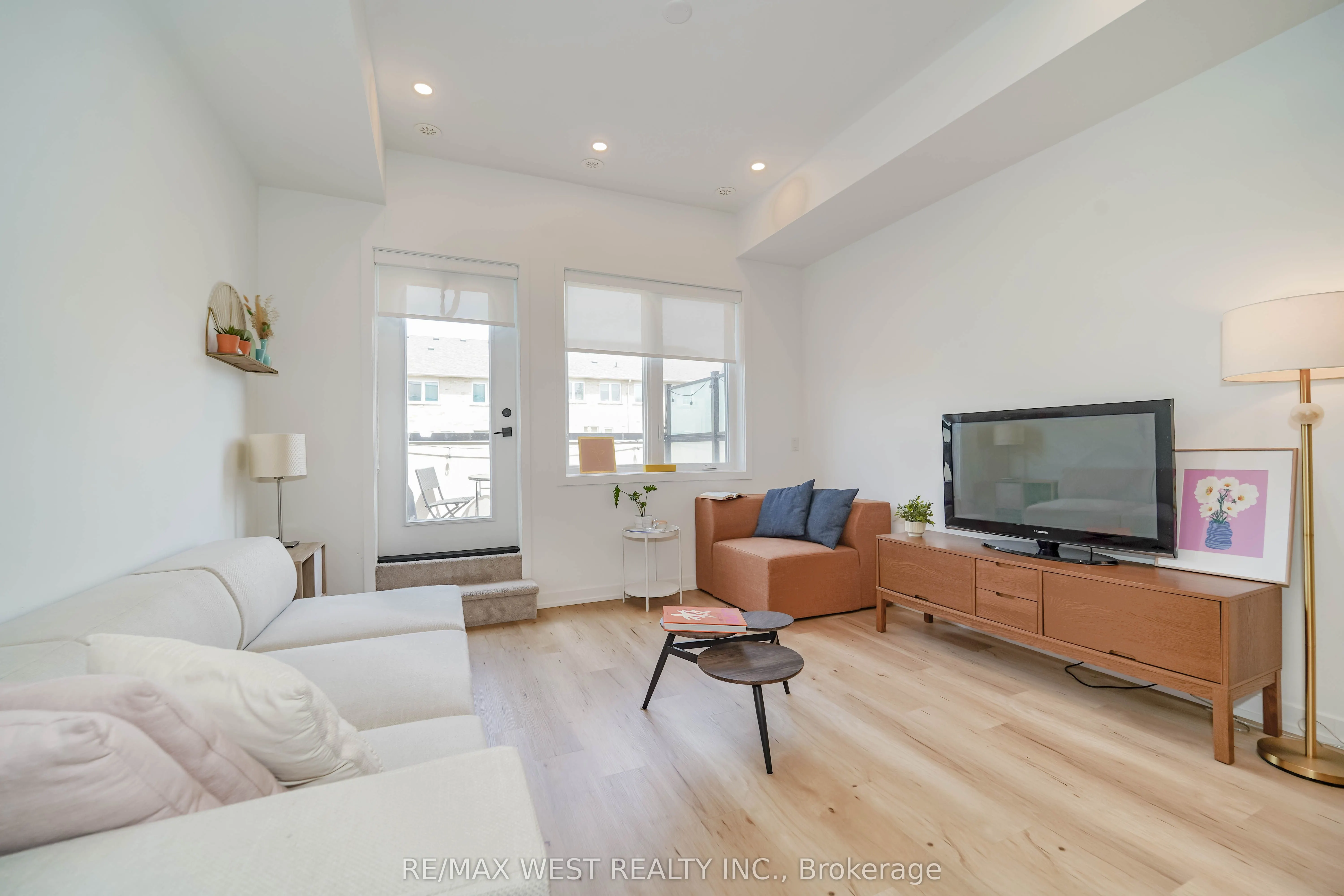 3686 St Clair Avenue E, #110