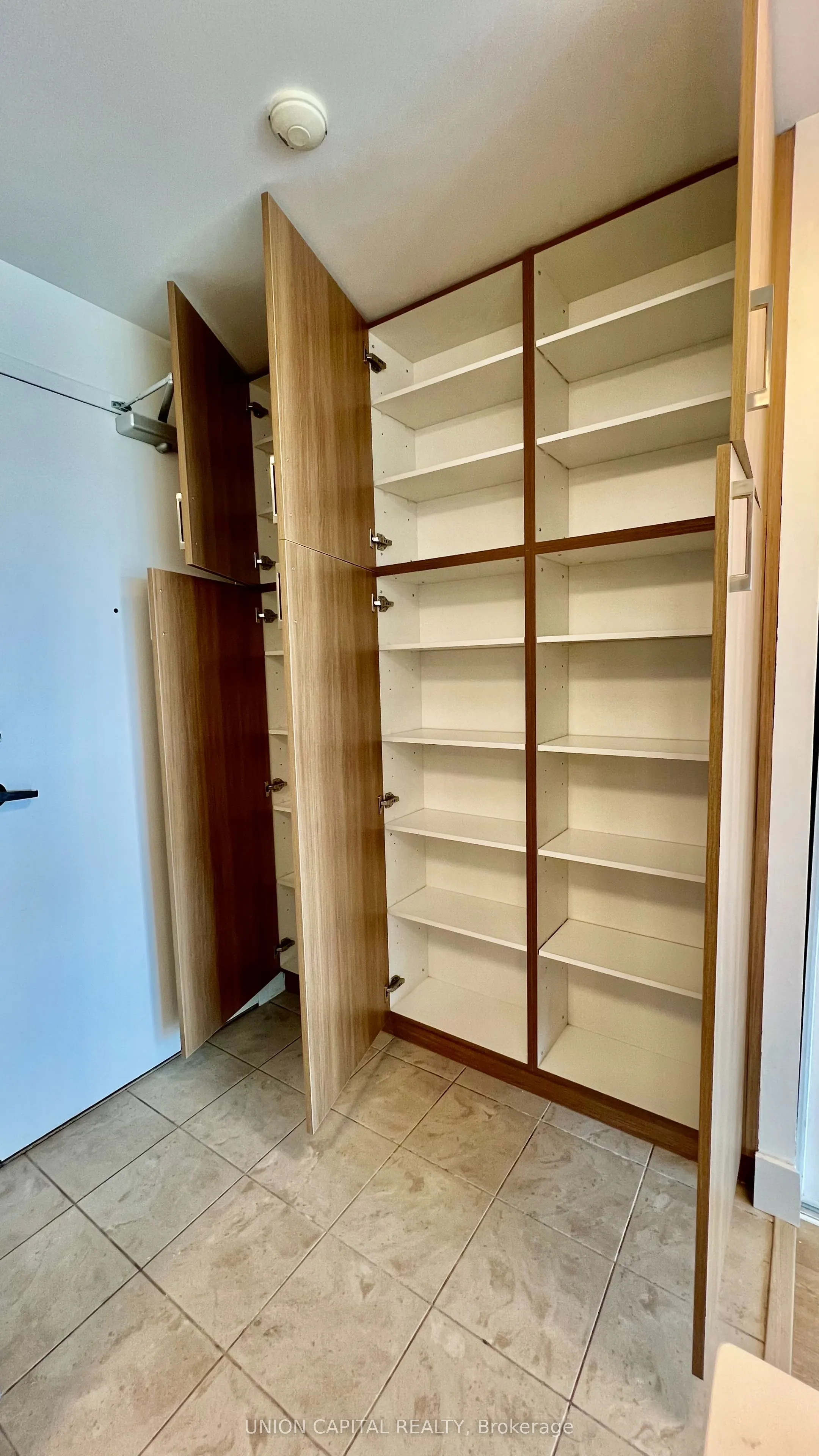 38 Lee Centre Drive S, #1907