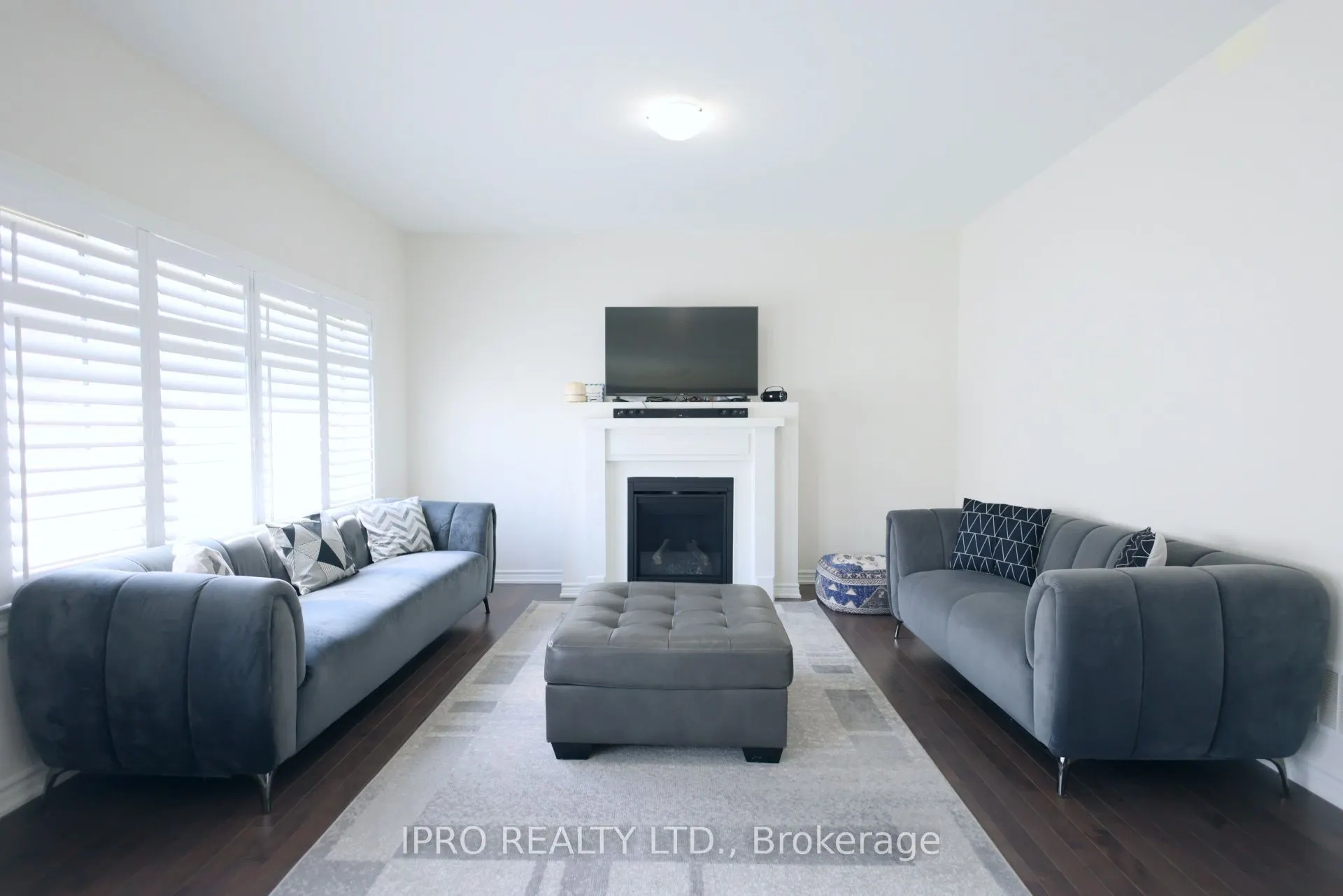 327 Northglen Boulevard