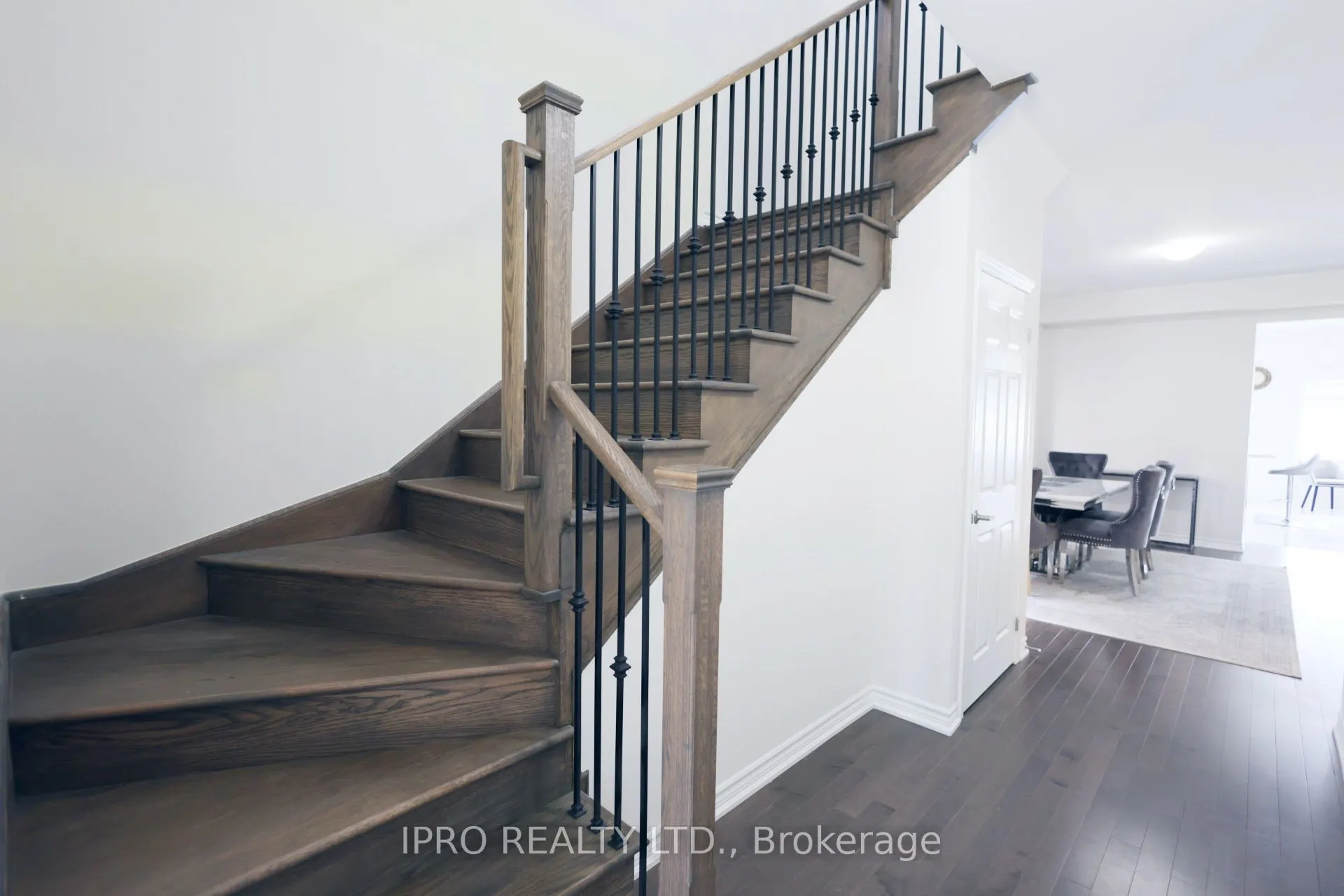 327 Northglen Boulevard