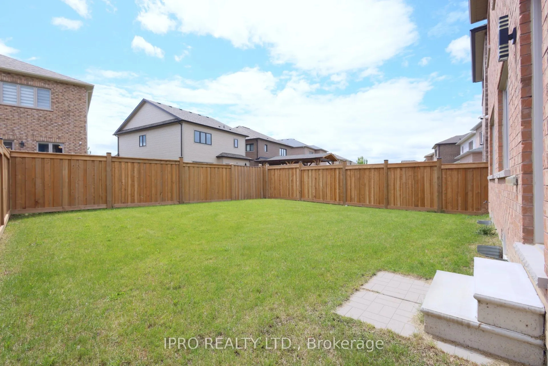 327 Northglen Boulevard