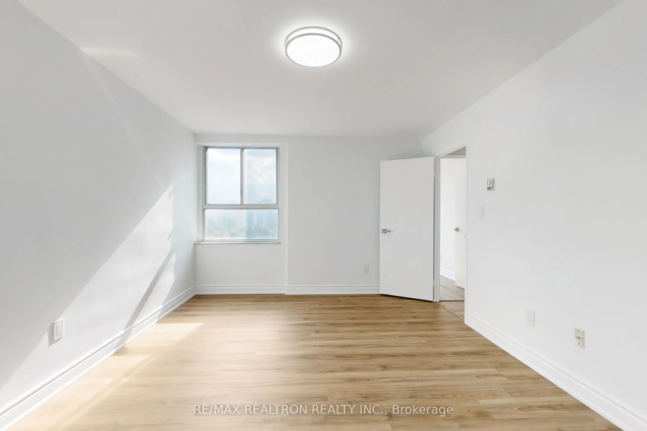 1 Massey Square, #1506