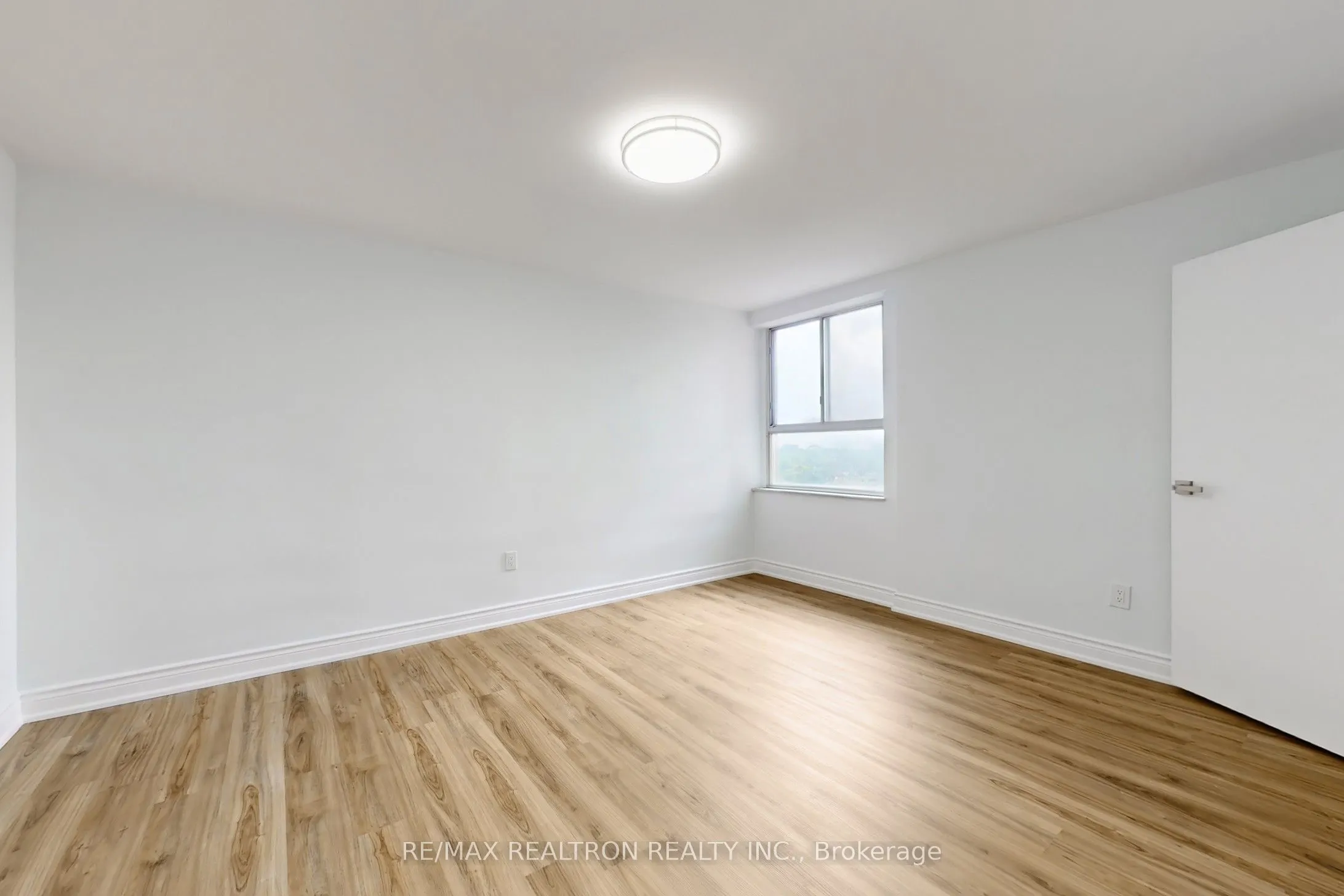1 Massey Square, #1506
