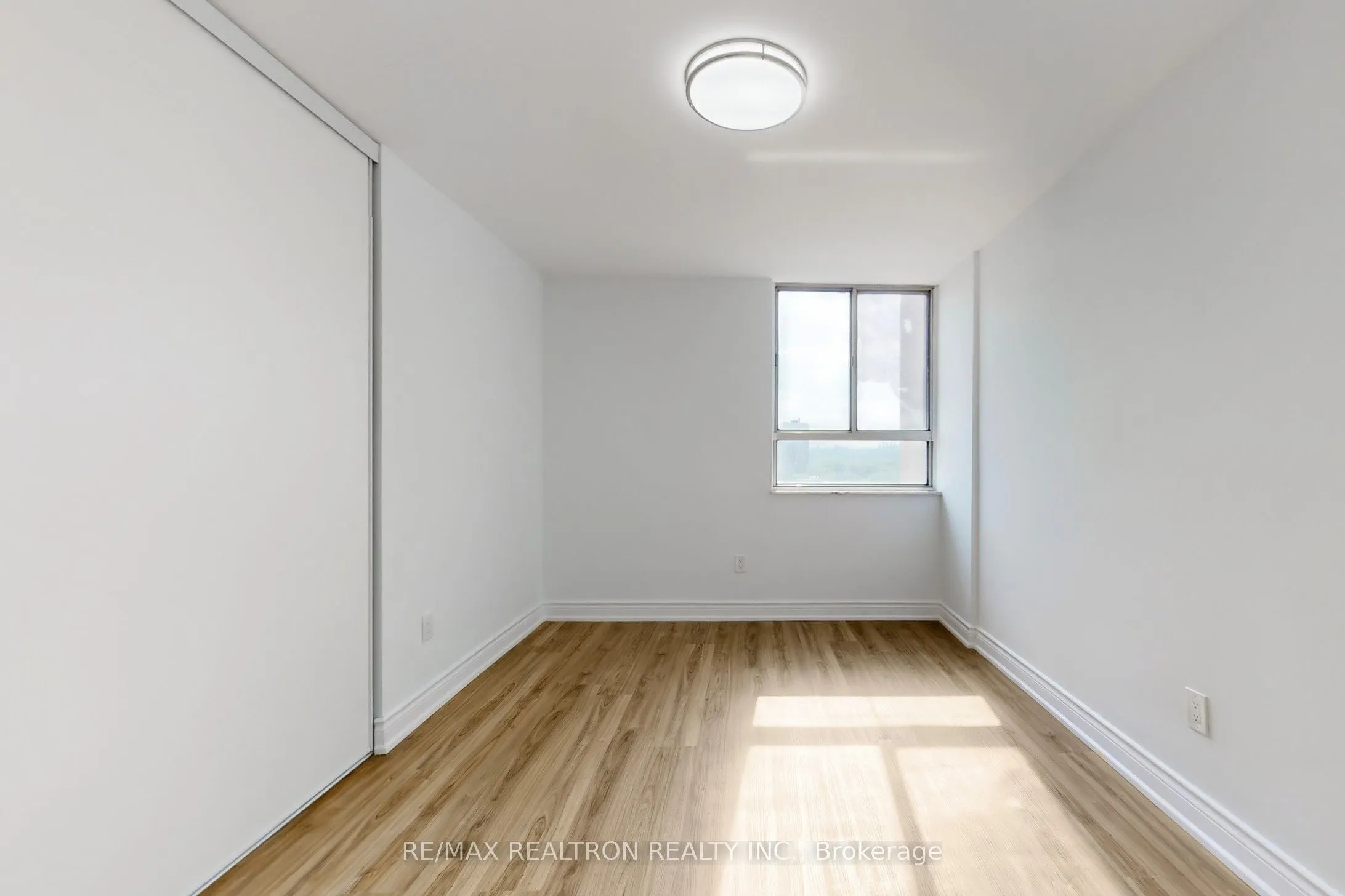 1 Massey Square, #1506