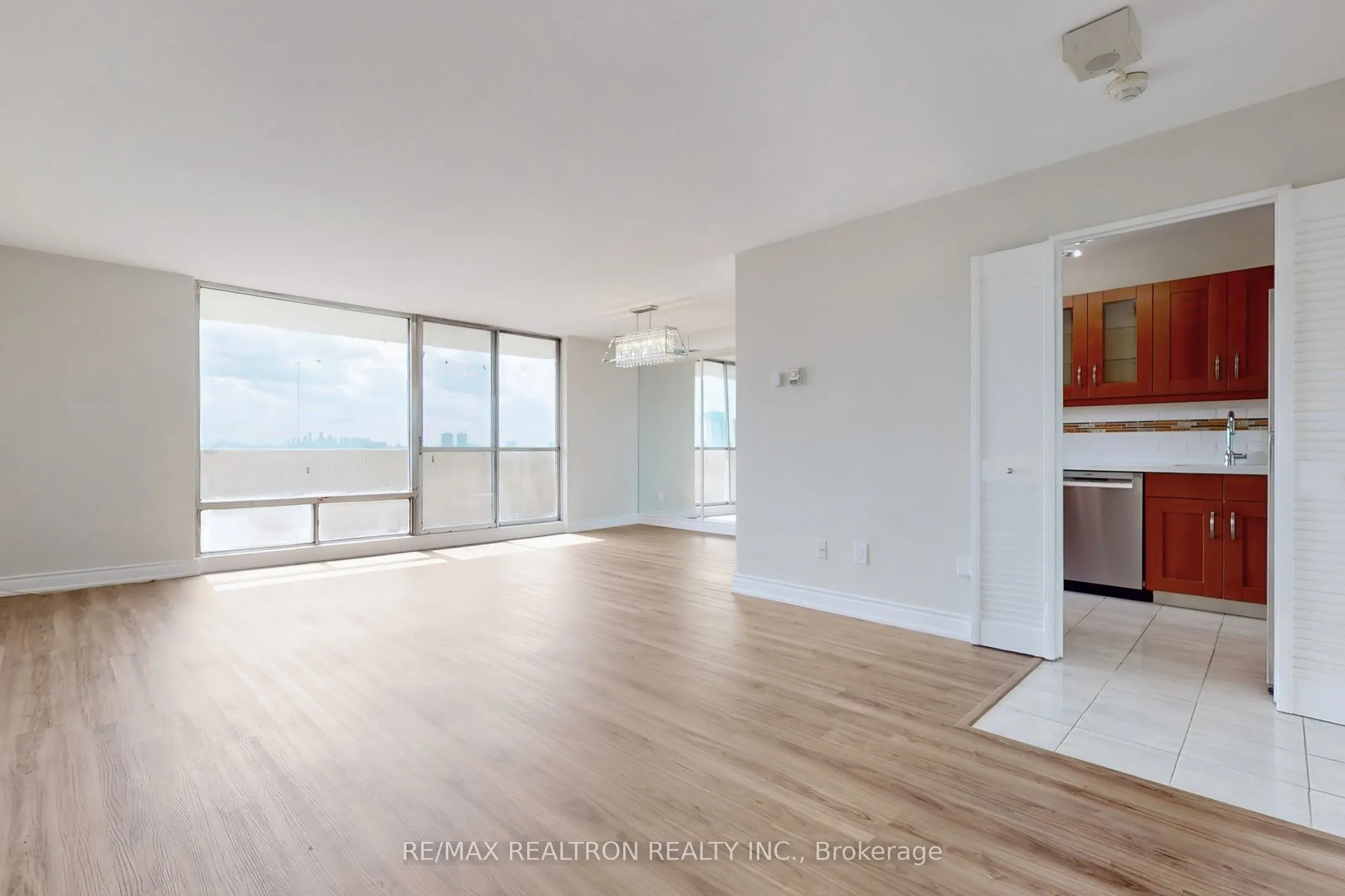 1 Massey Square, #1506