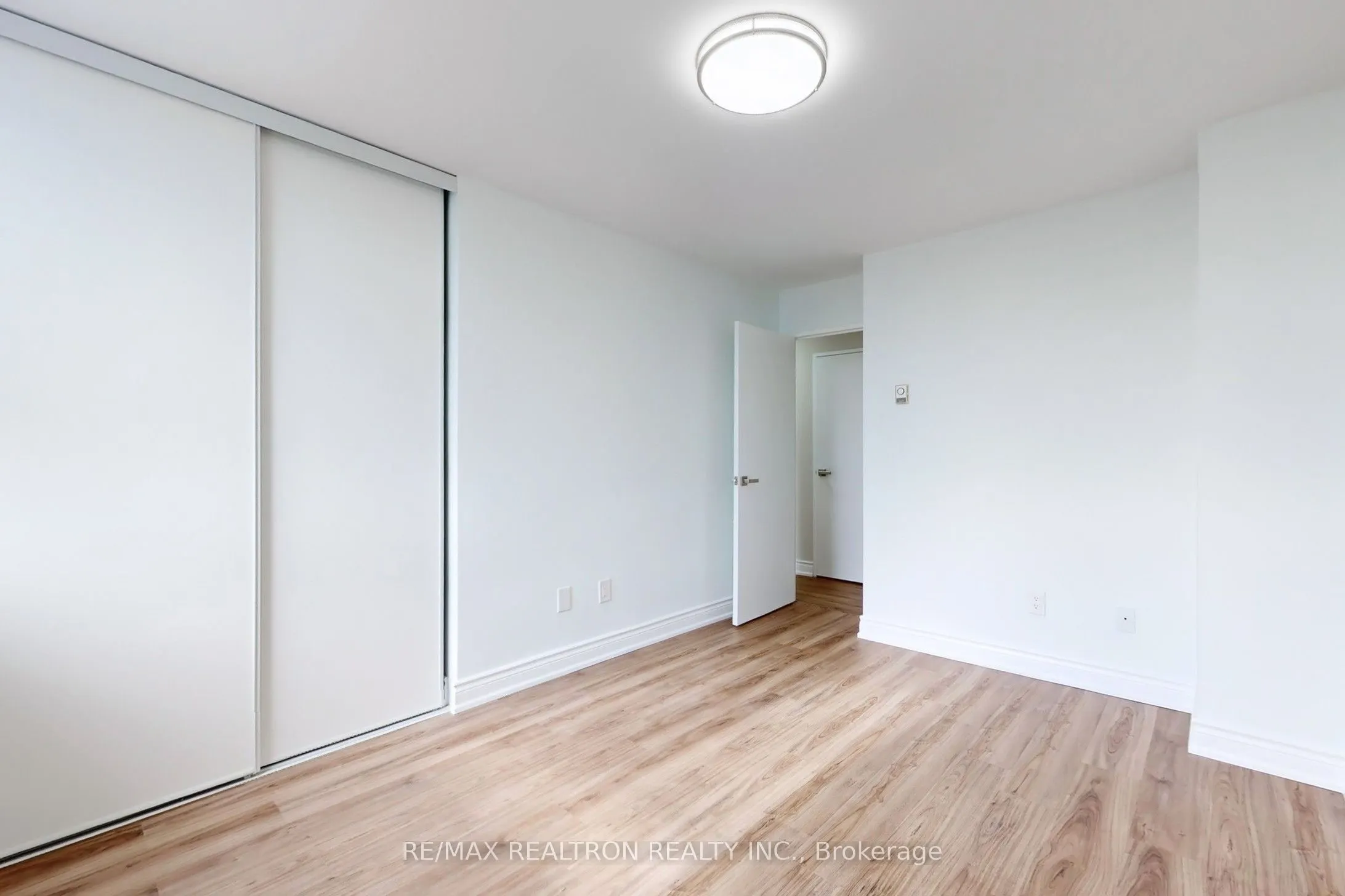 1 Massey Square, #1506