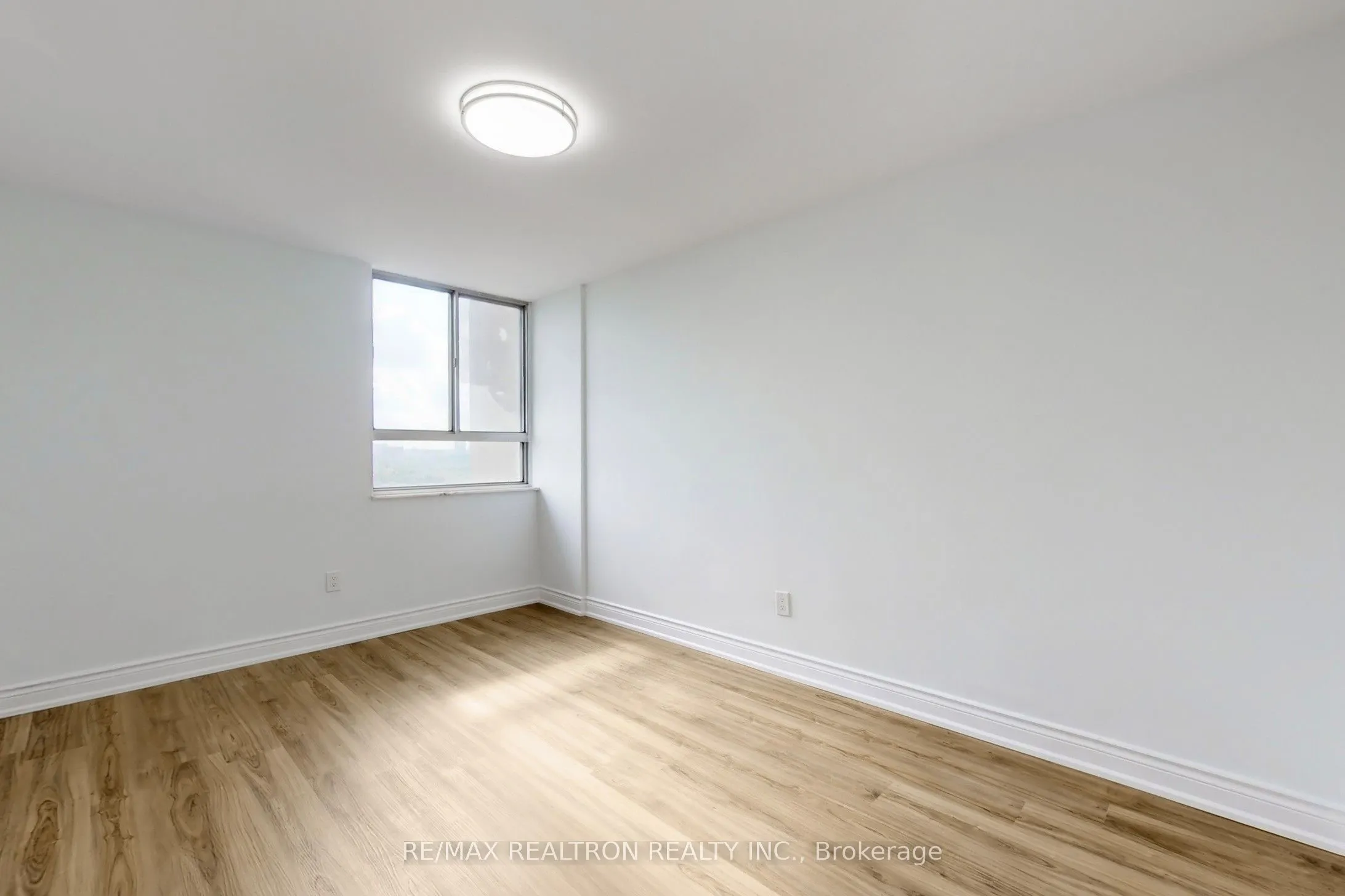 1 Massey Square, #1506