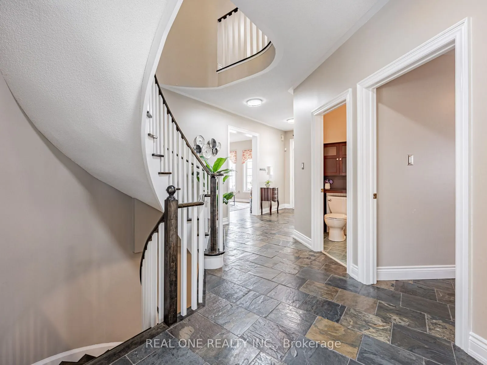 51 Hanson Crescent