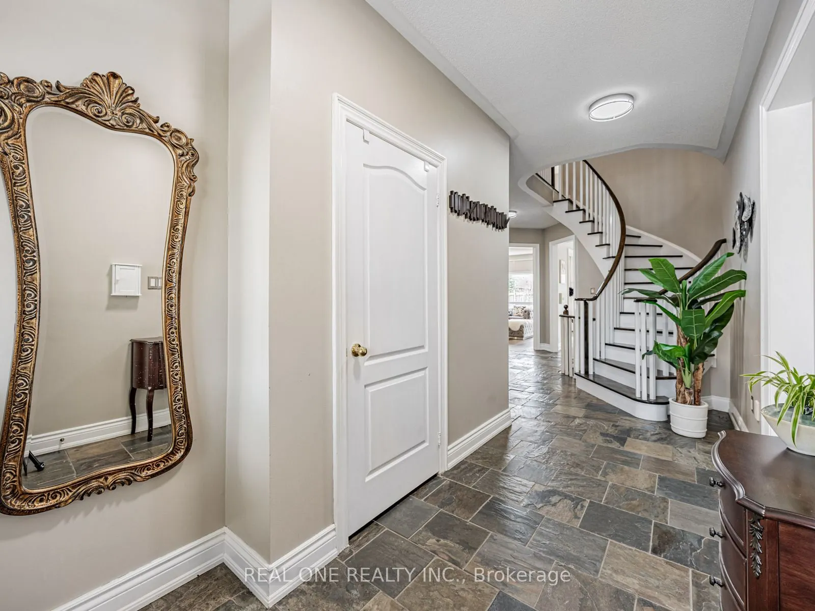 51 Hanson Crescent