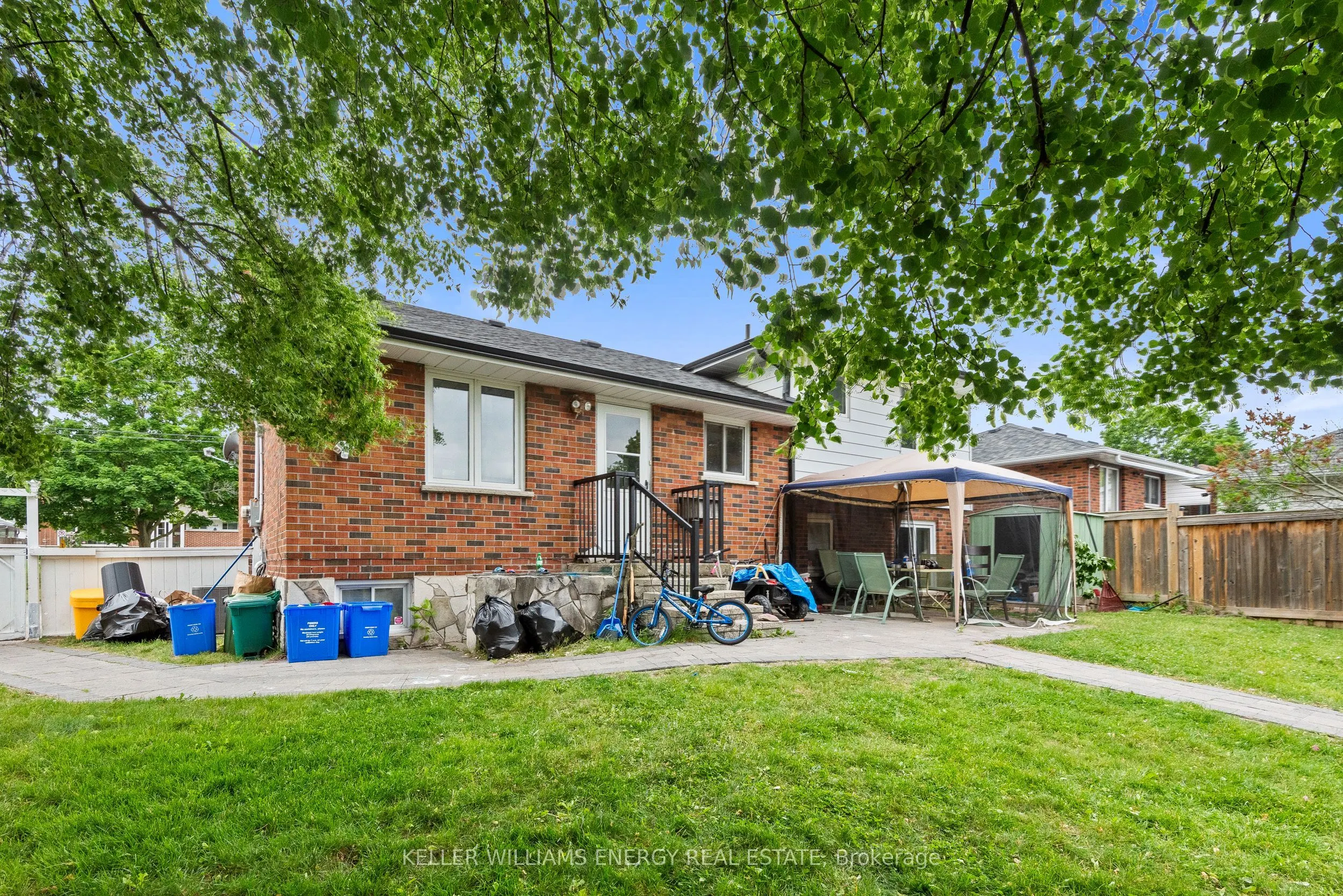 569 Gibbons Street