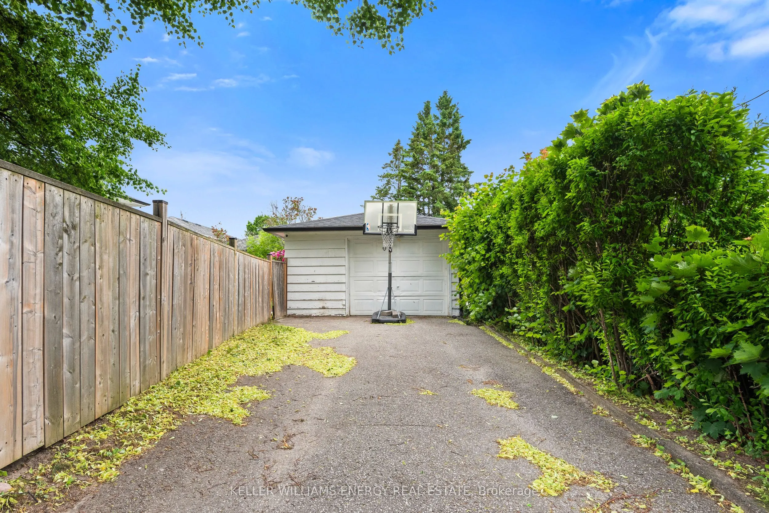 569 Gibbons Street