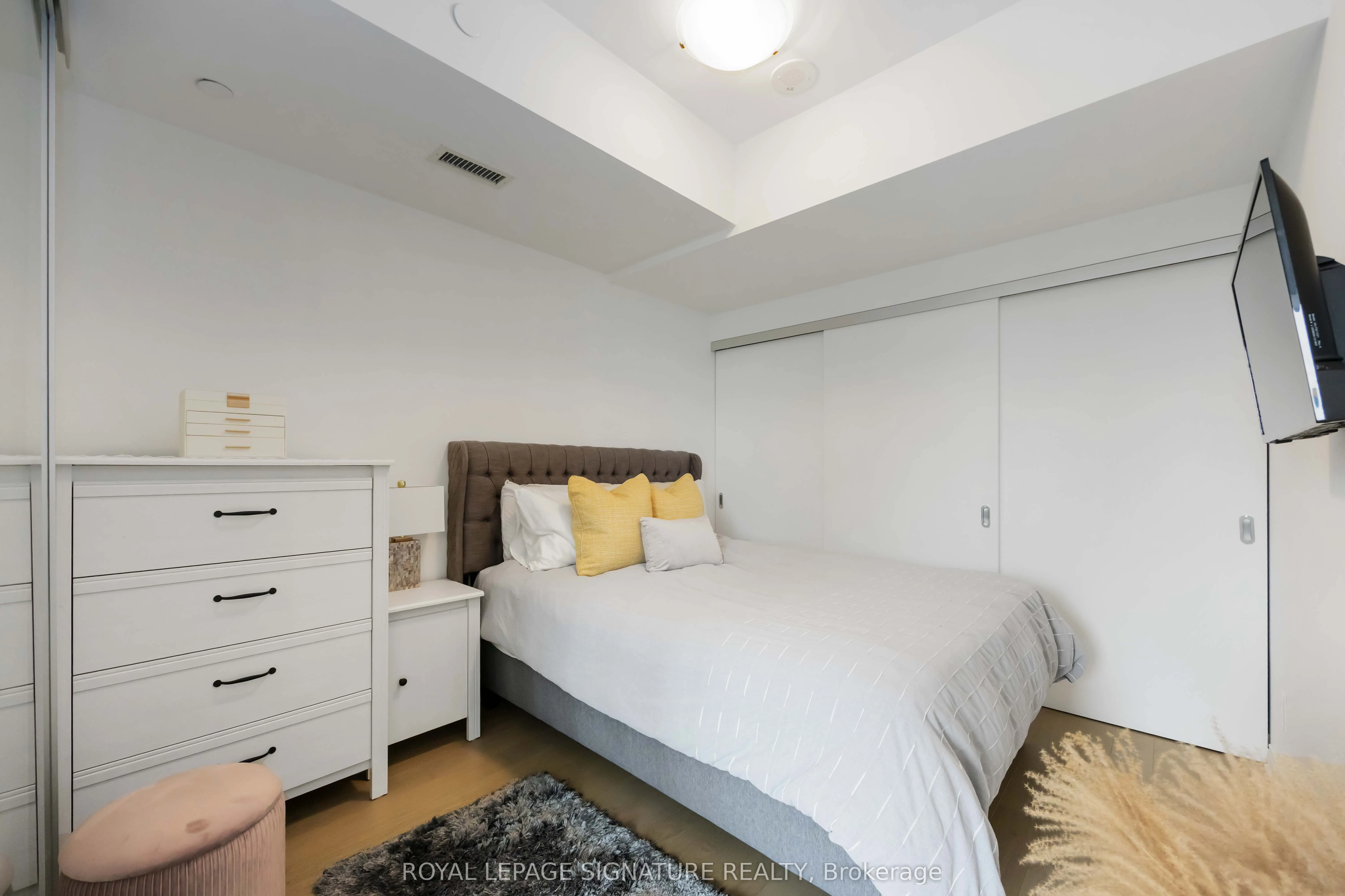 1100 Kingston Road, #513