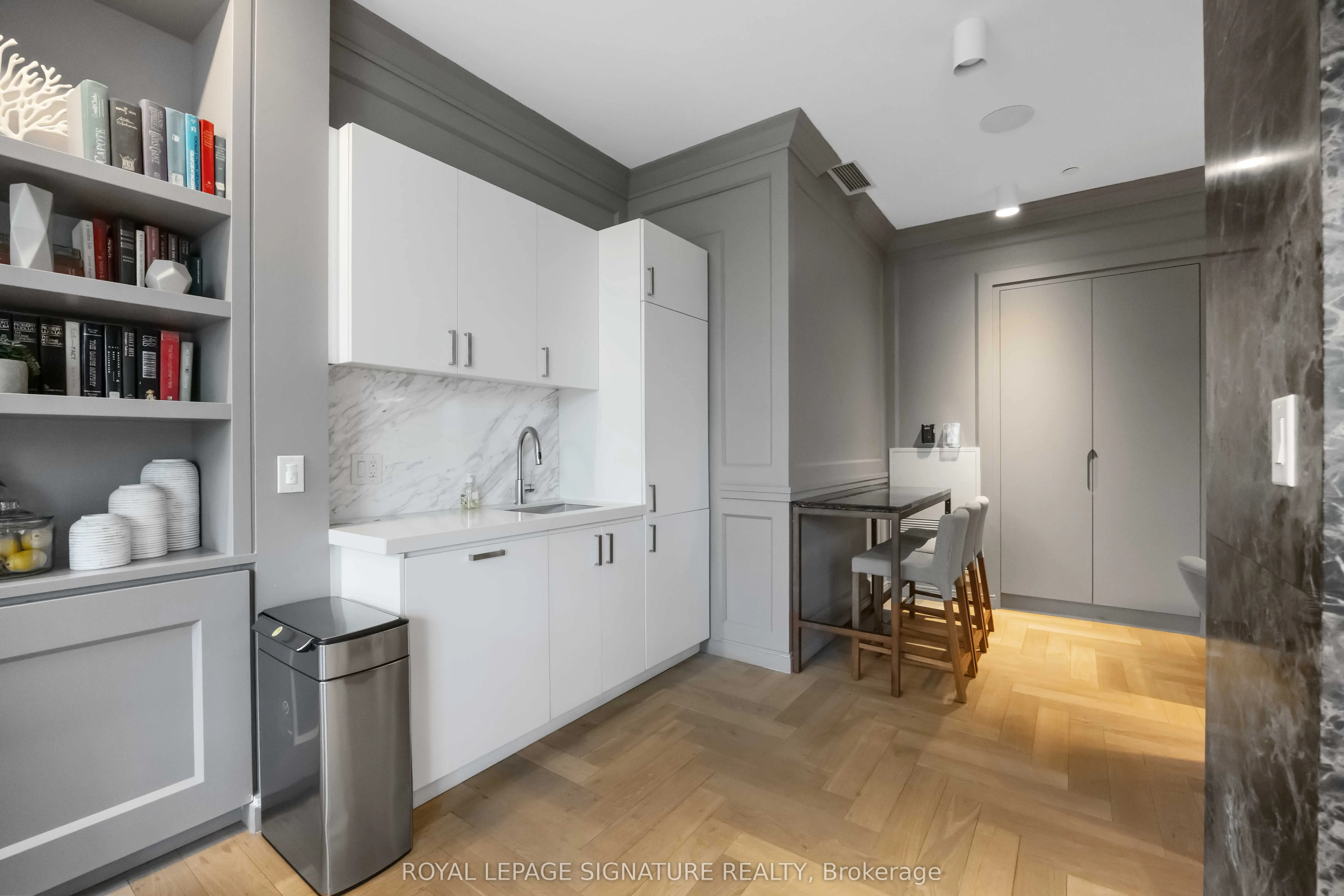 1100 Kingston Road, #513