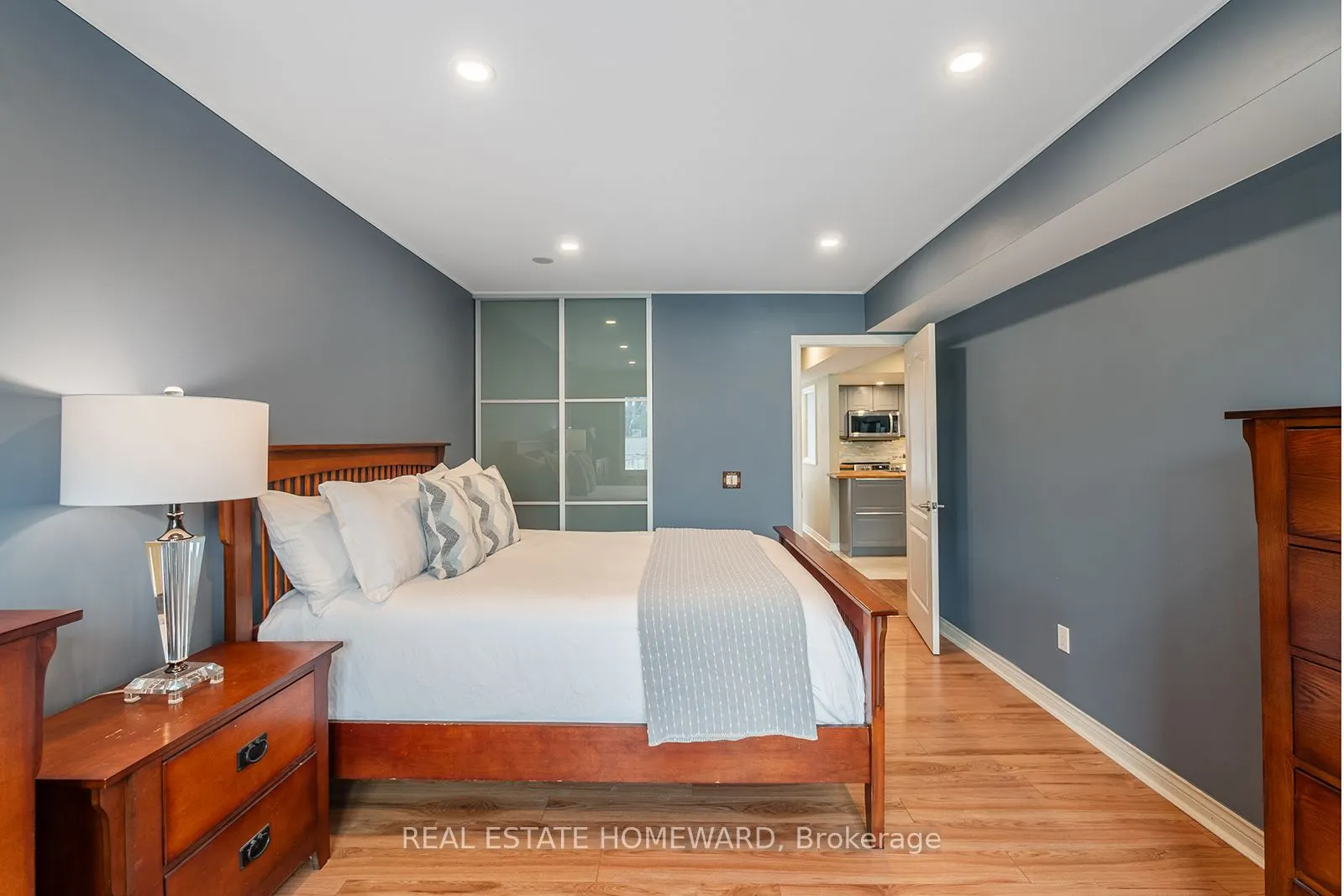1941 Queen Street E, #301