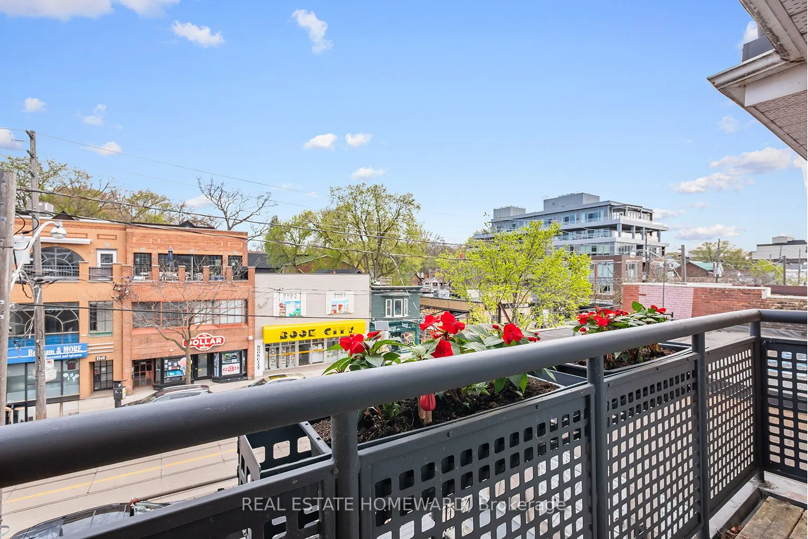 1941 Queen Street E, #301