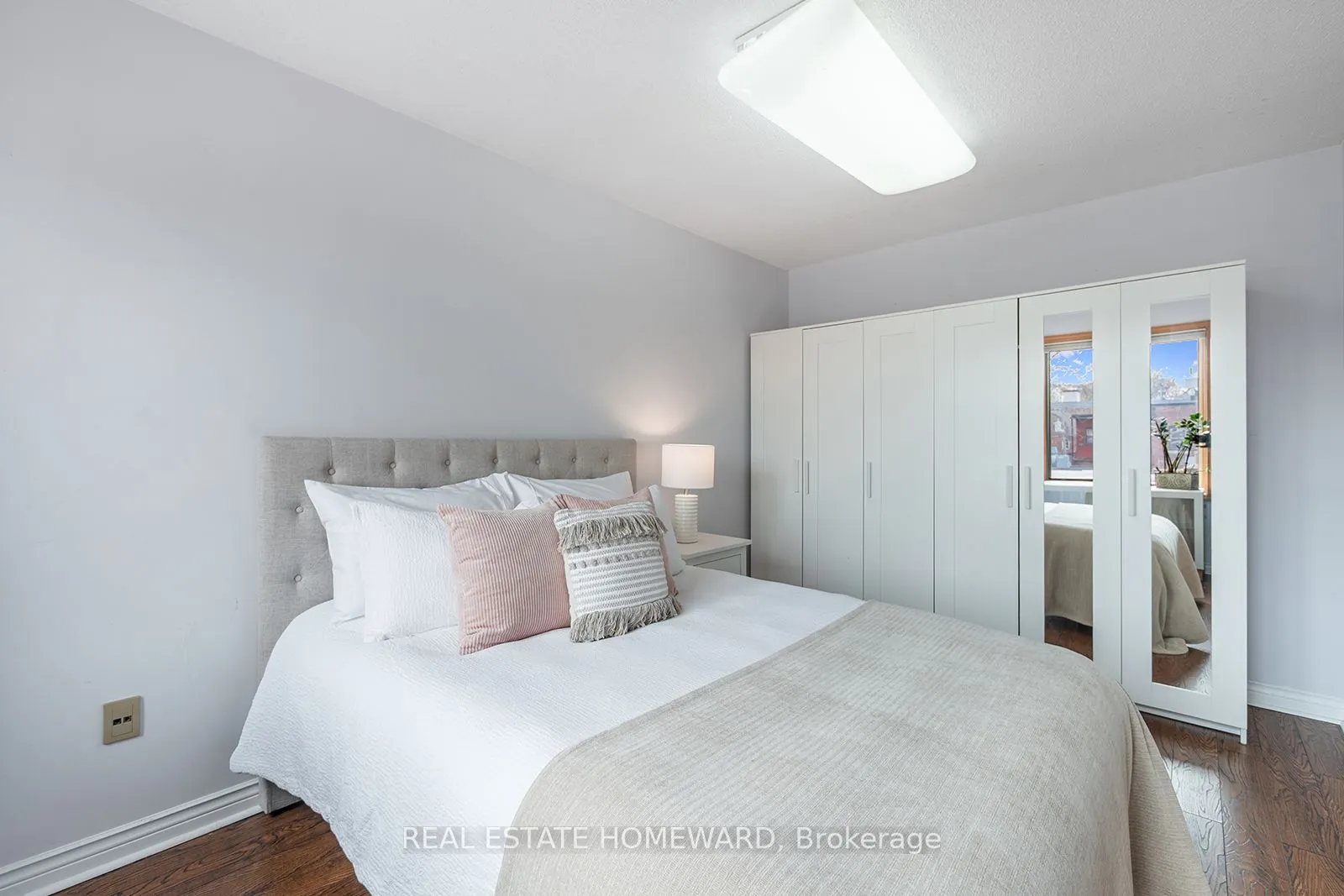 1941 Queen Street E, #301