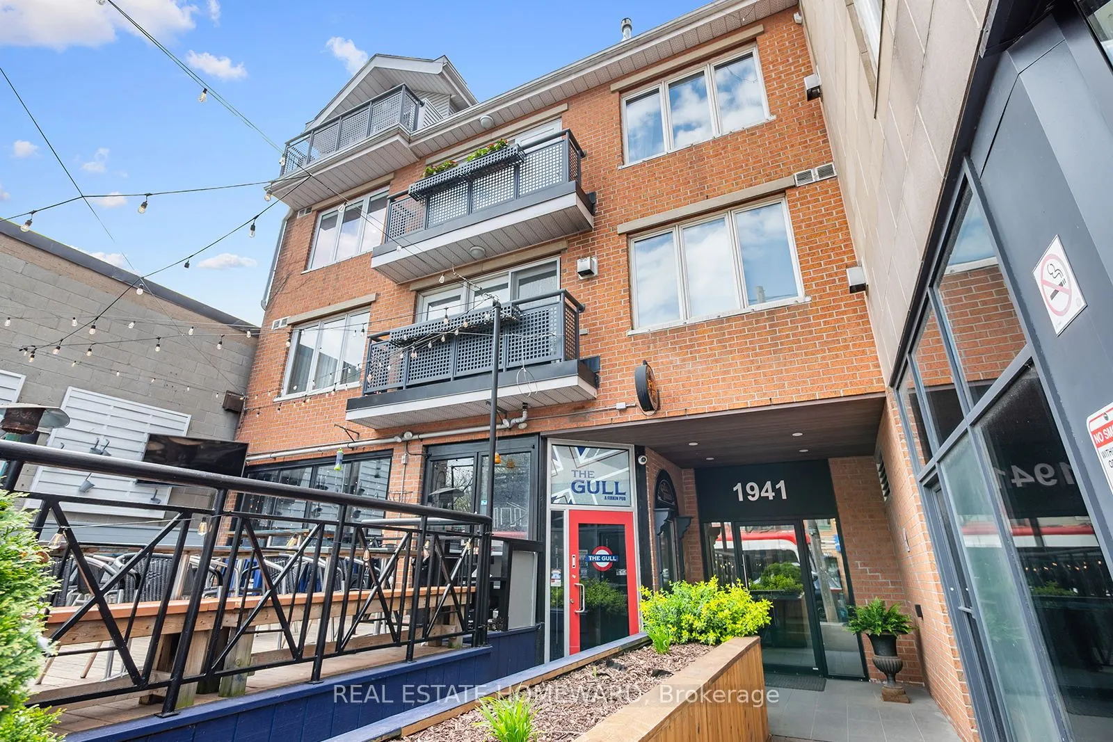 1941 Queen Street E, #301
