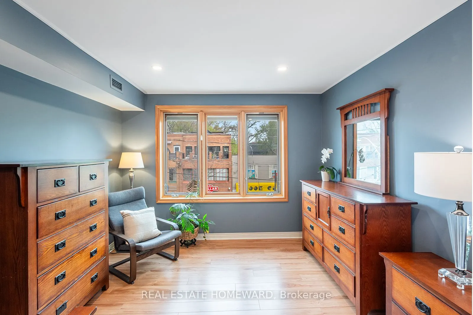 1941 Queen Street E, #301