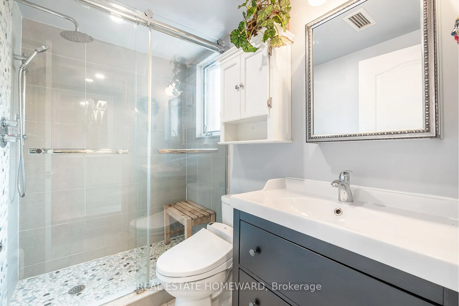 1941 Queen Street E, #301
