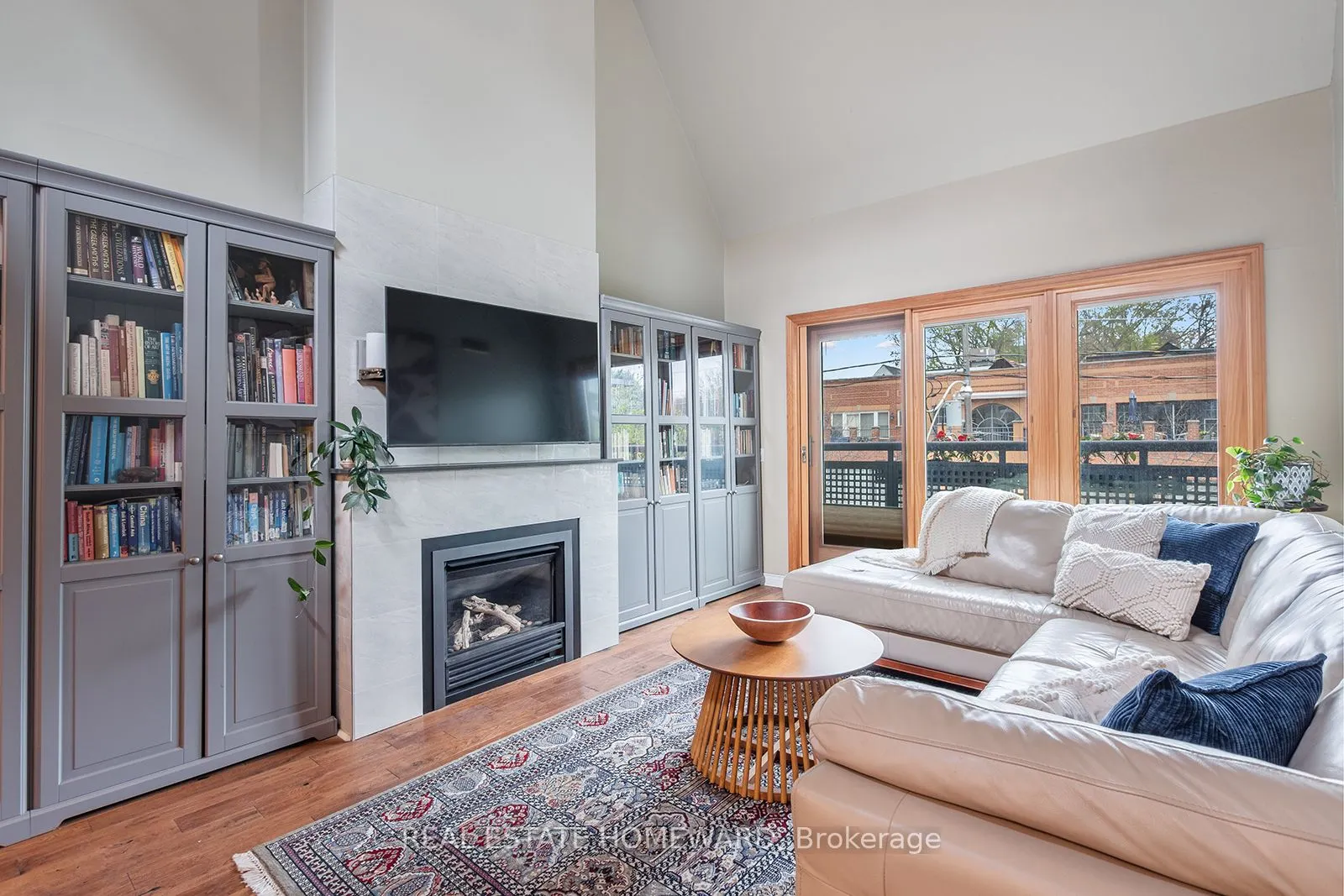 1941 Queen Street E, #301