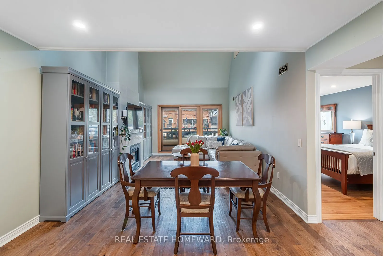 1941 Queen Street E, #301