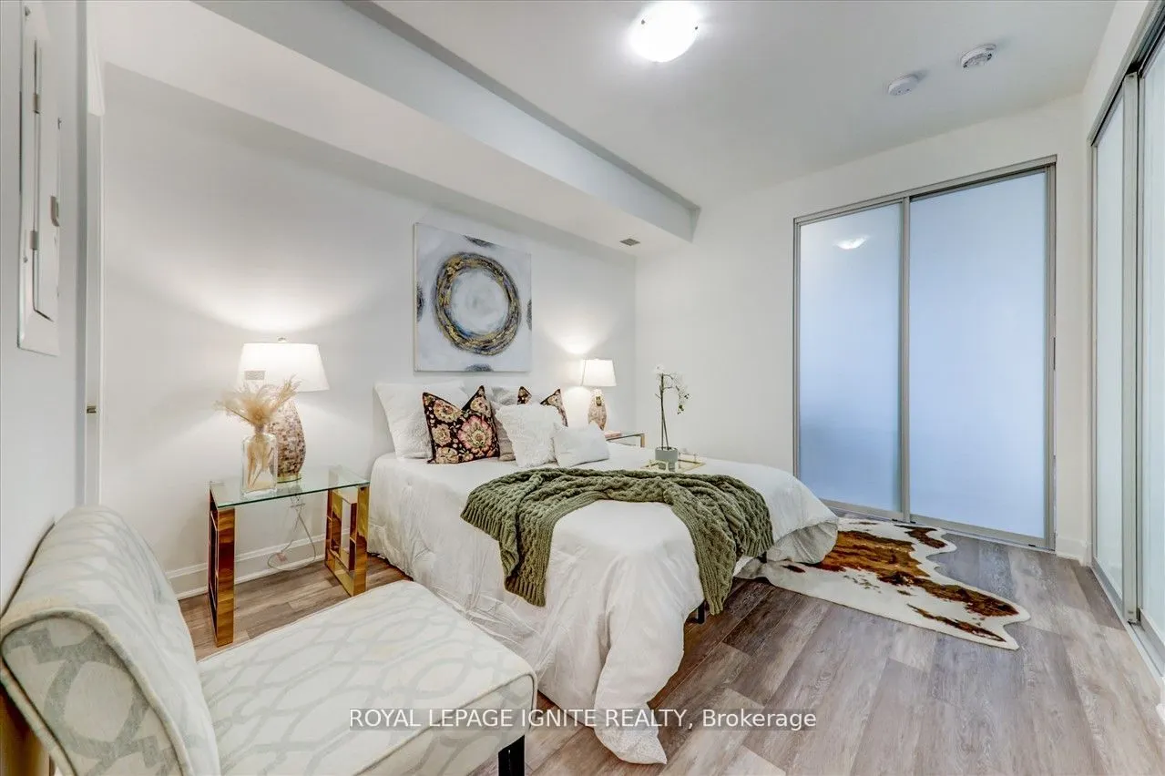 50 Lakebreeze Drive, #318