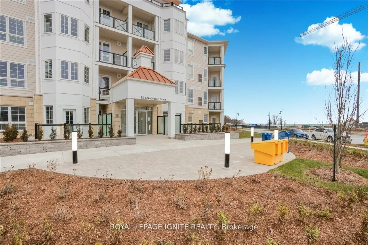 50 Lakebreeze Drive, #318