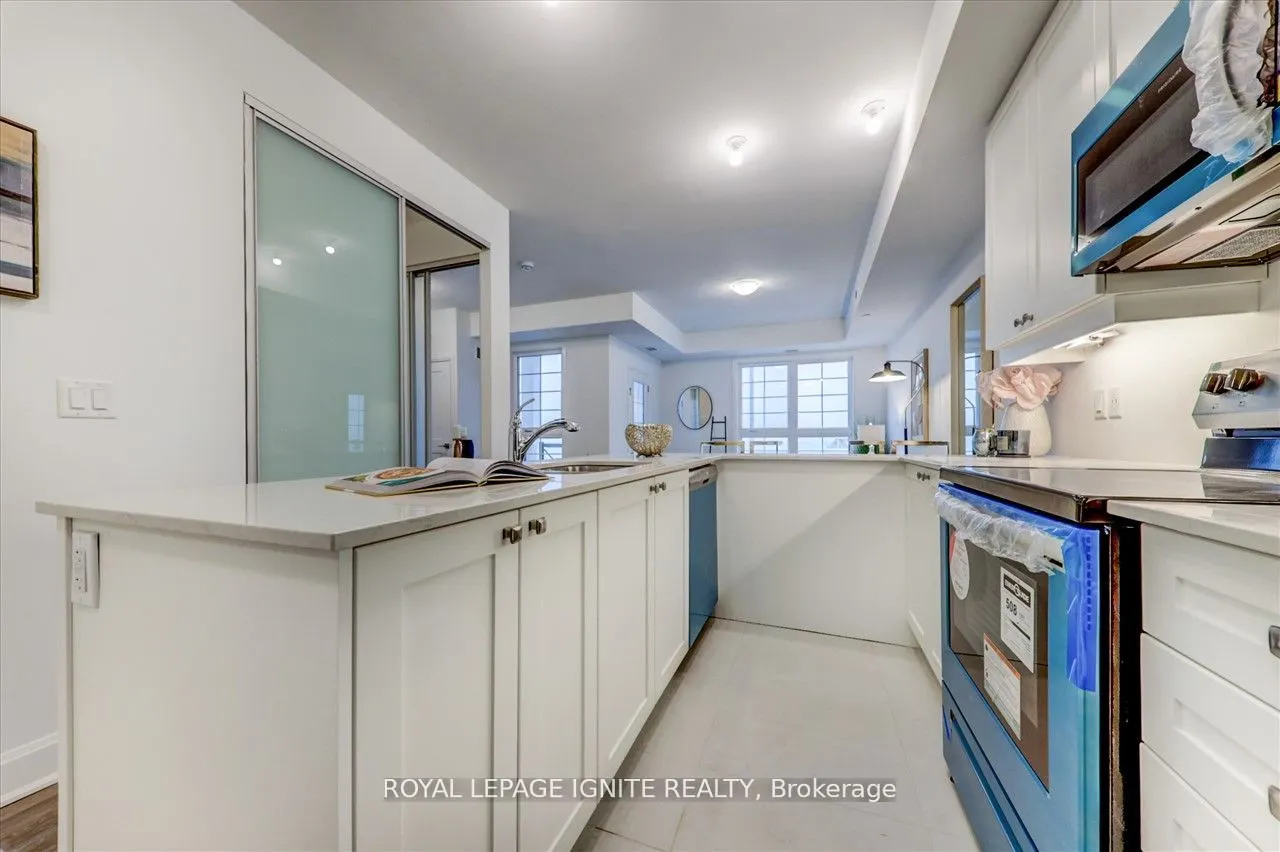 50 Lakebreeze Drive, #318