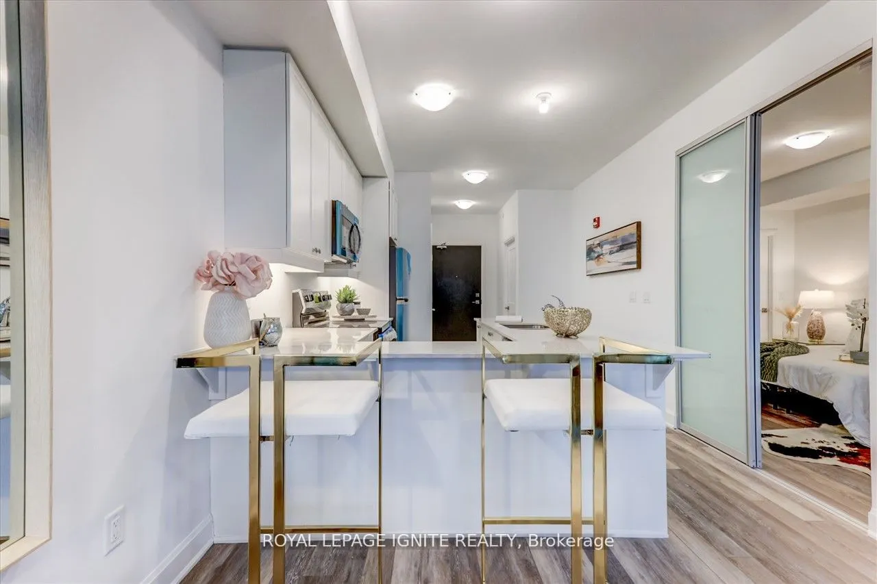 50 Lakebreeze Drive, #318