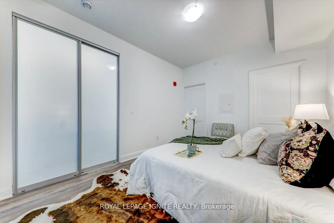 50 Lakebreeze Drive, #318