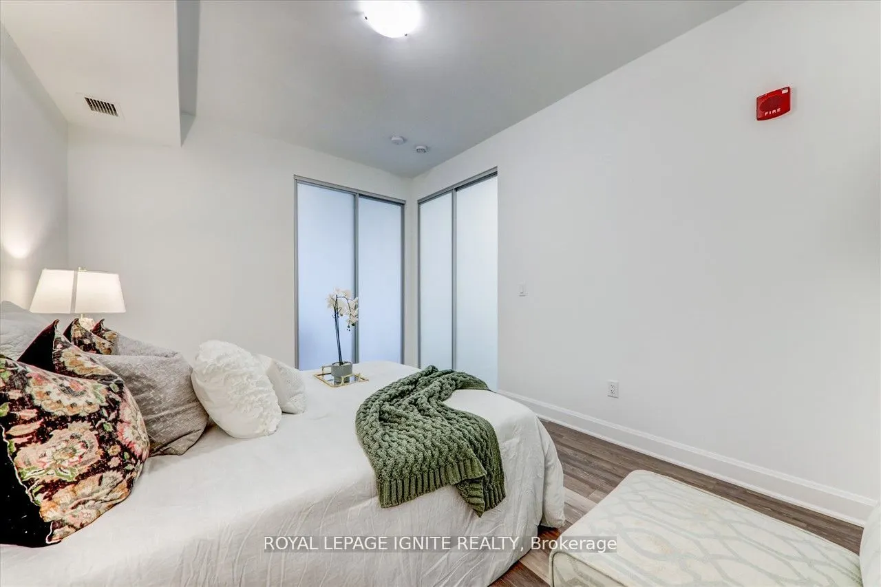 50 Lakebreeze Drive, #318