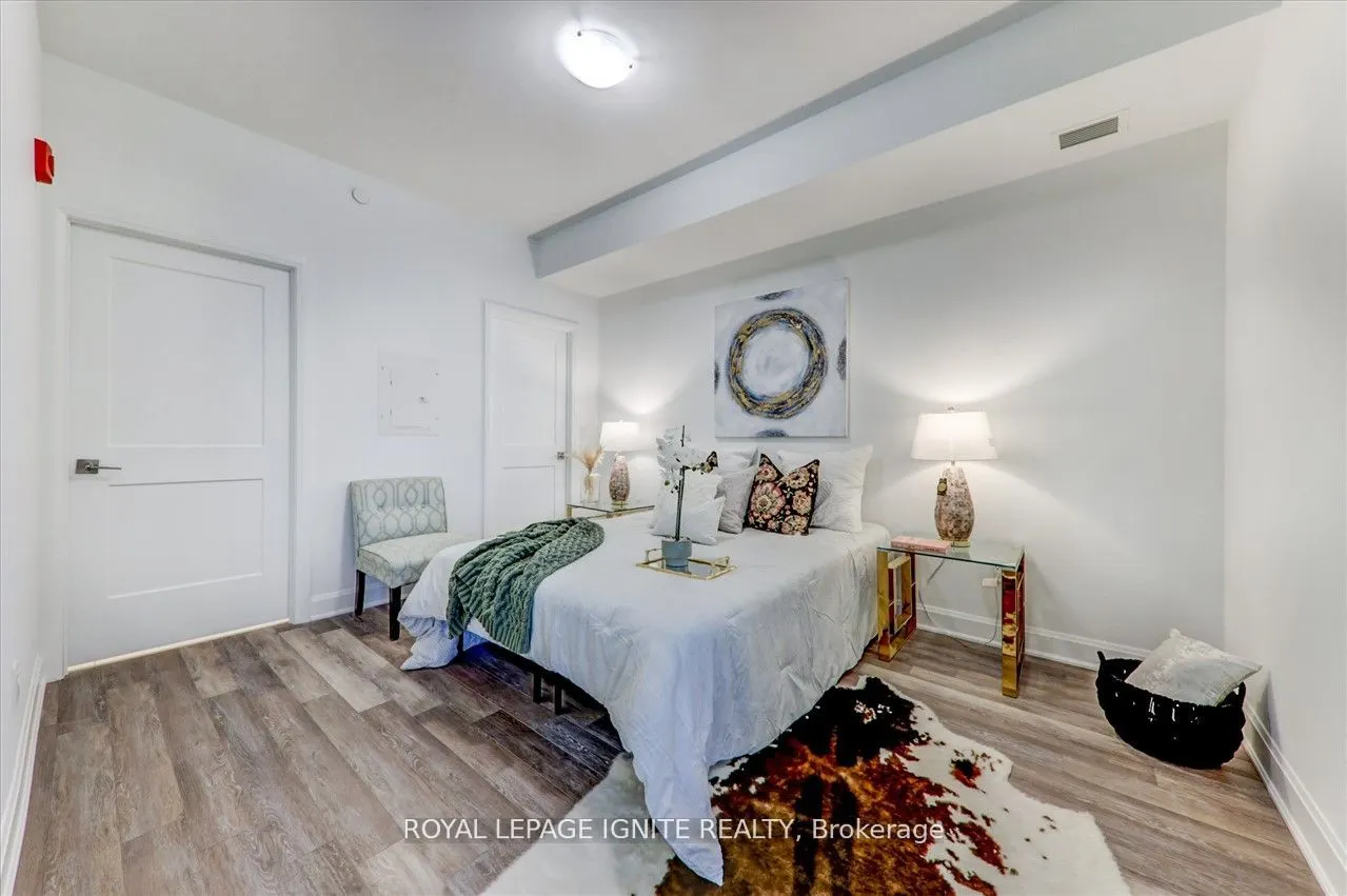 50 Lakebreeze Drive, #318