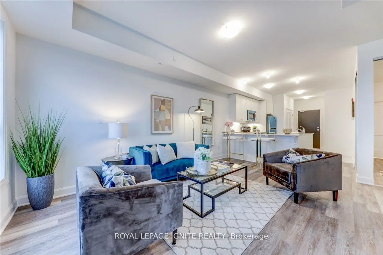 50 Lakebreeze Drive, #318
