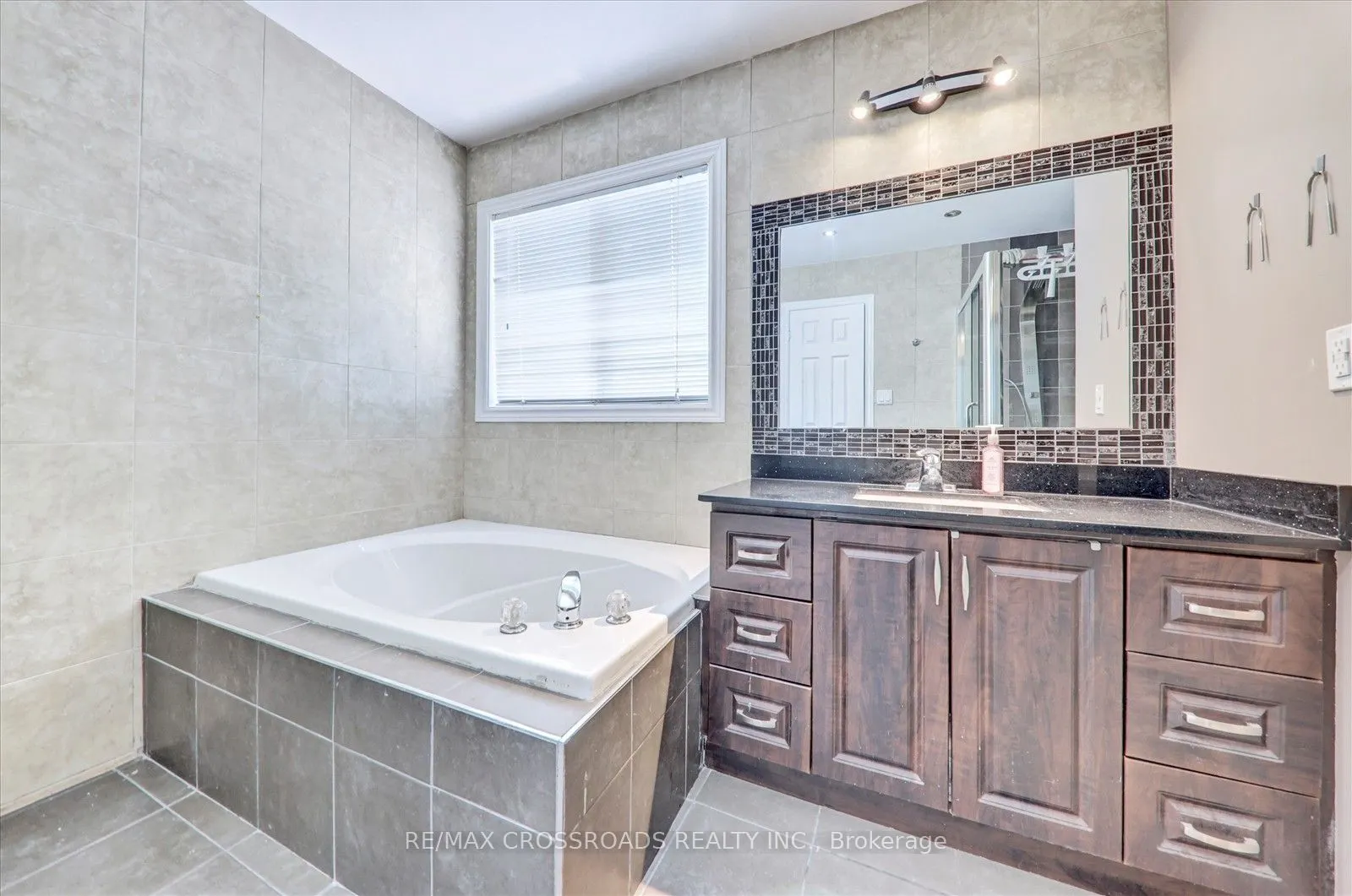33 Greenhalf Drive