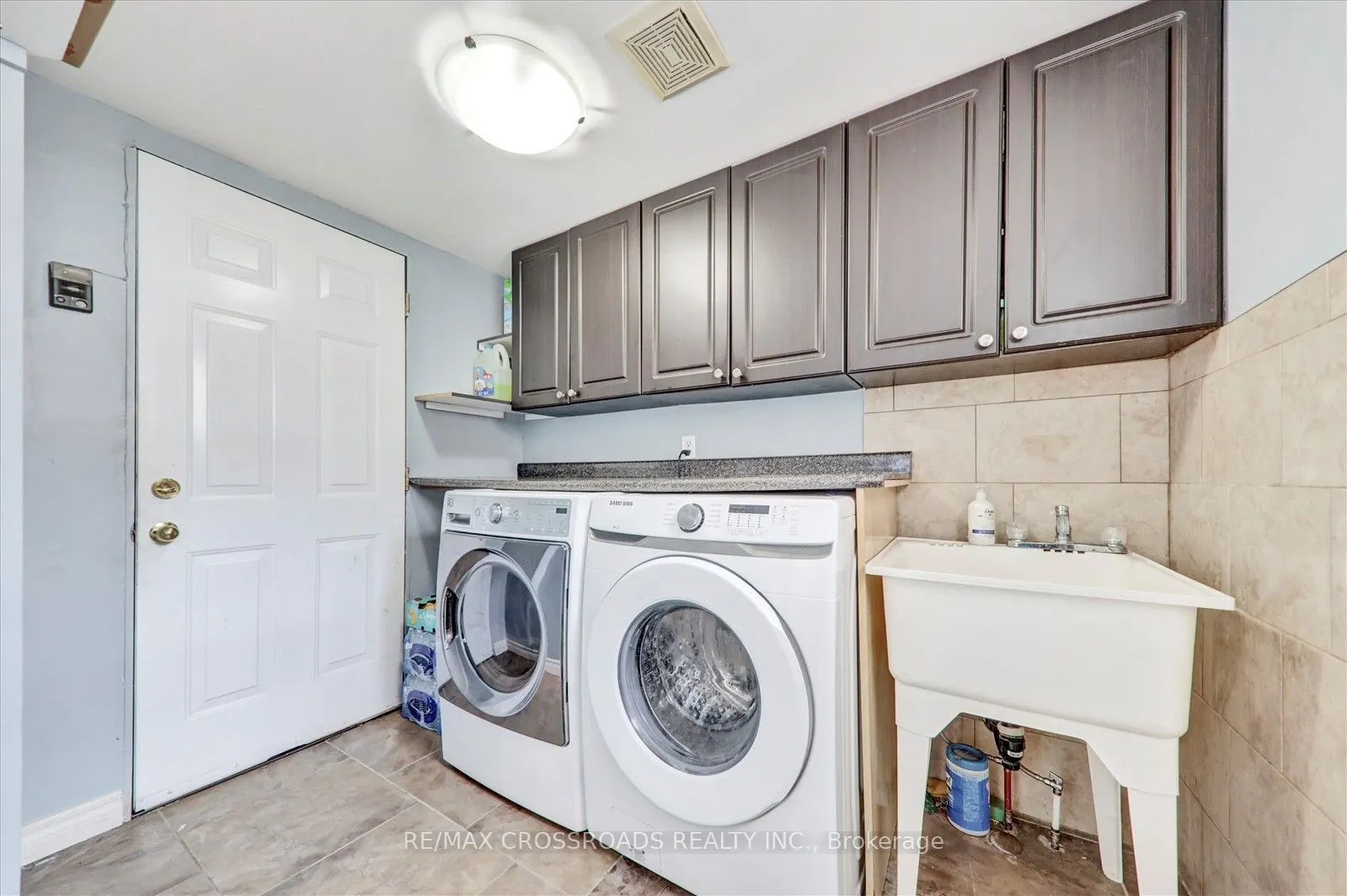 33 Greenhalf Drive