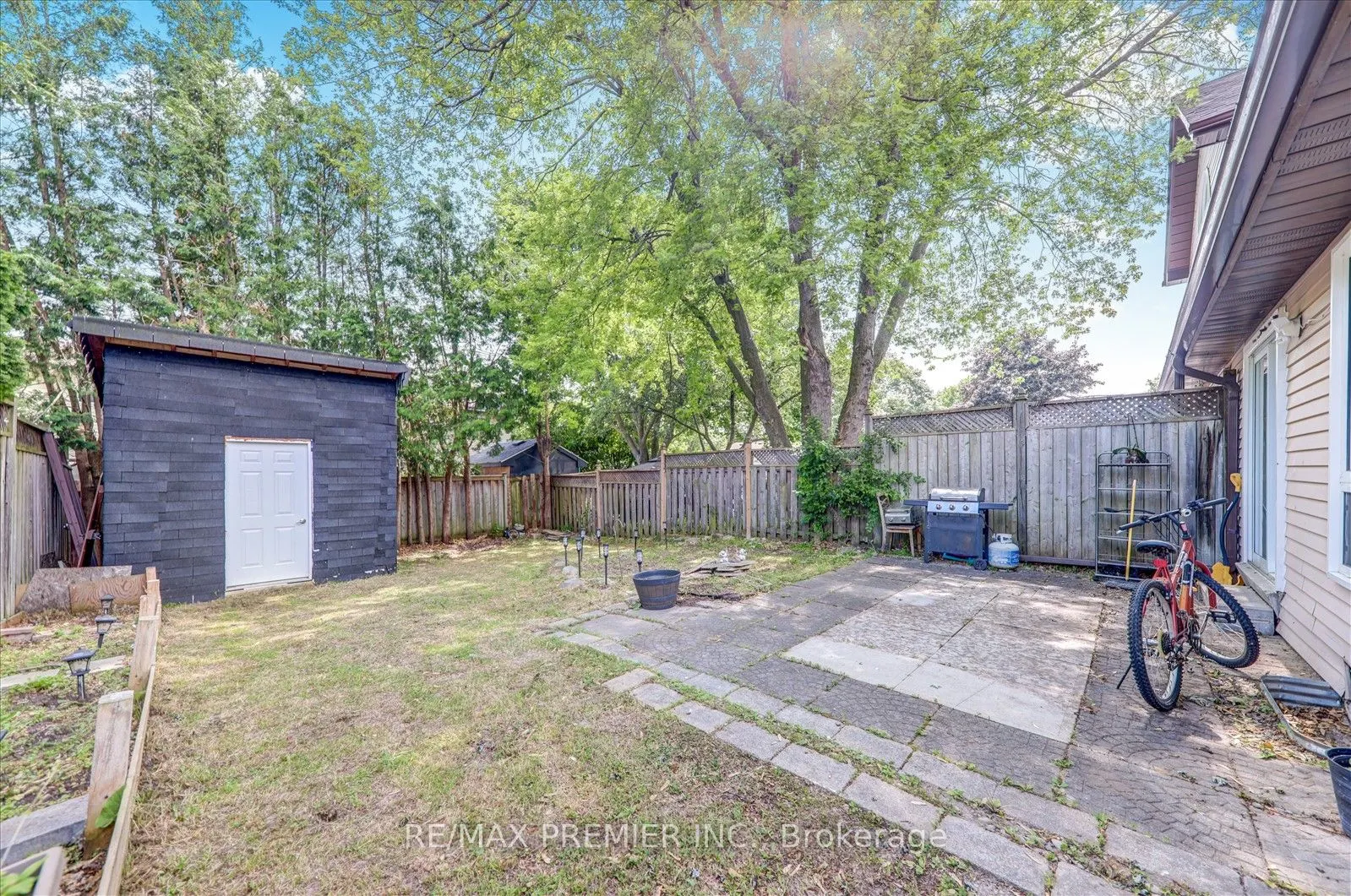 857 Traddles Avenue