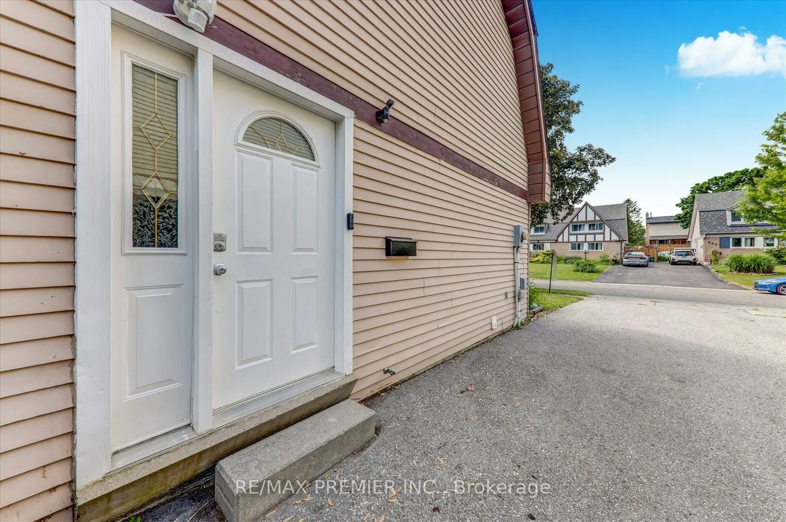 857 Traddles Avenue