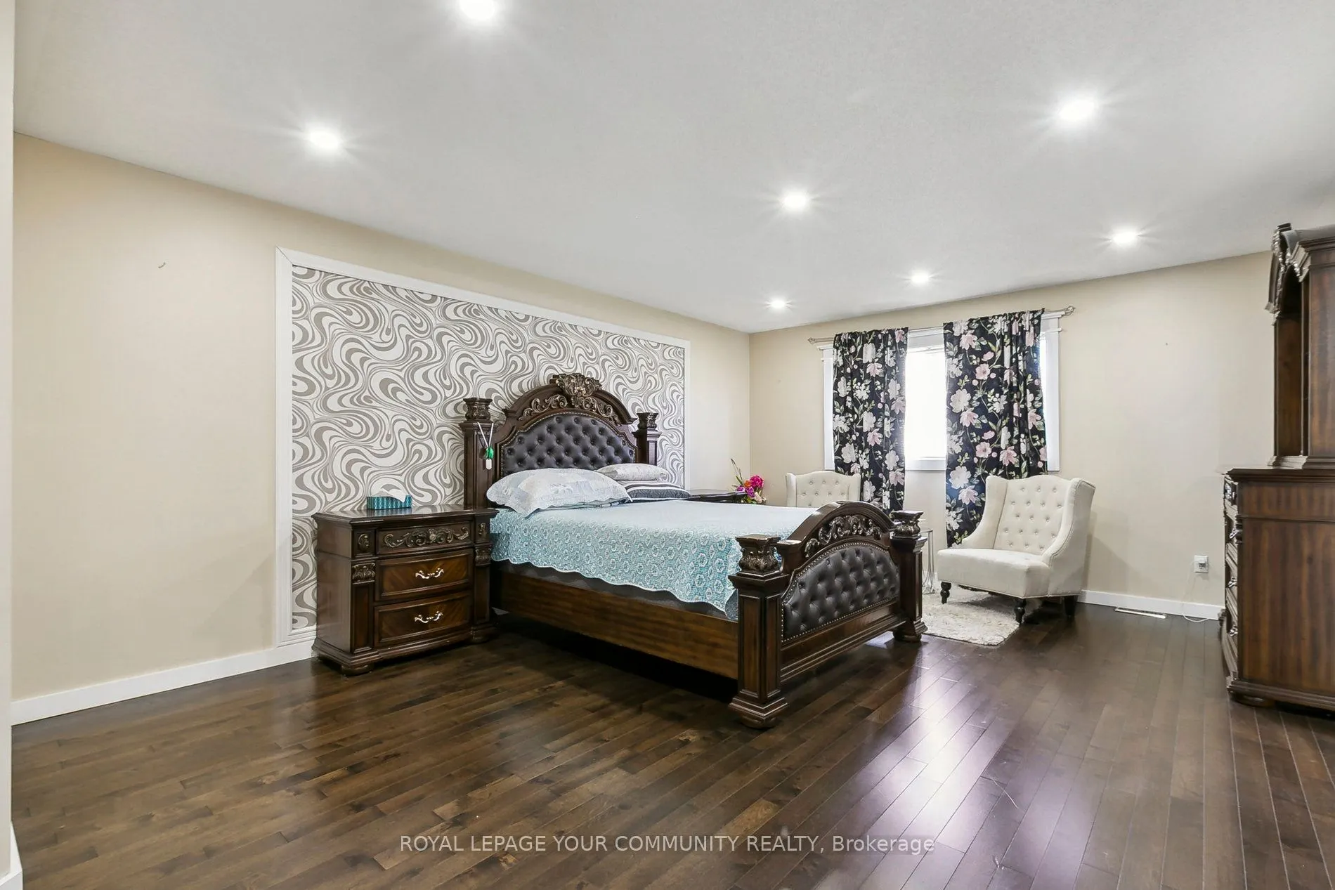 10 Greenhalf Drive