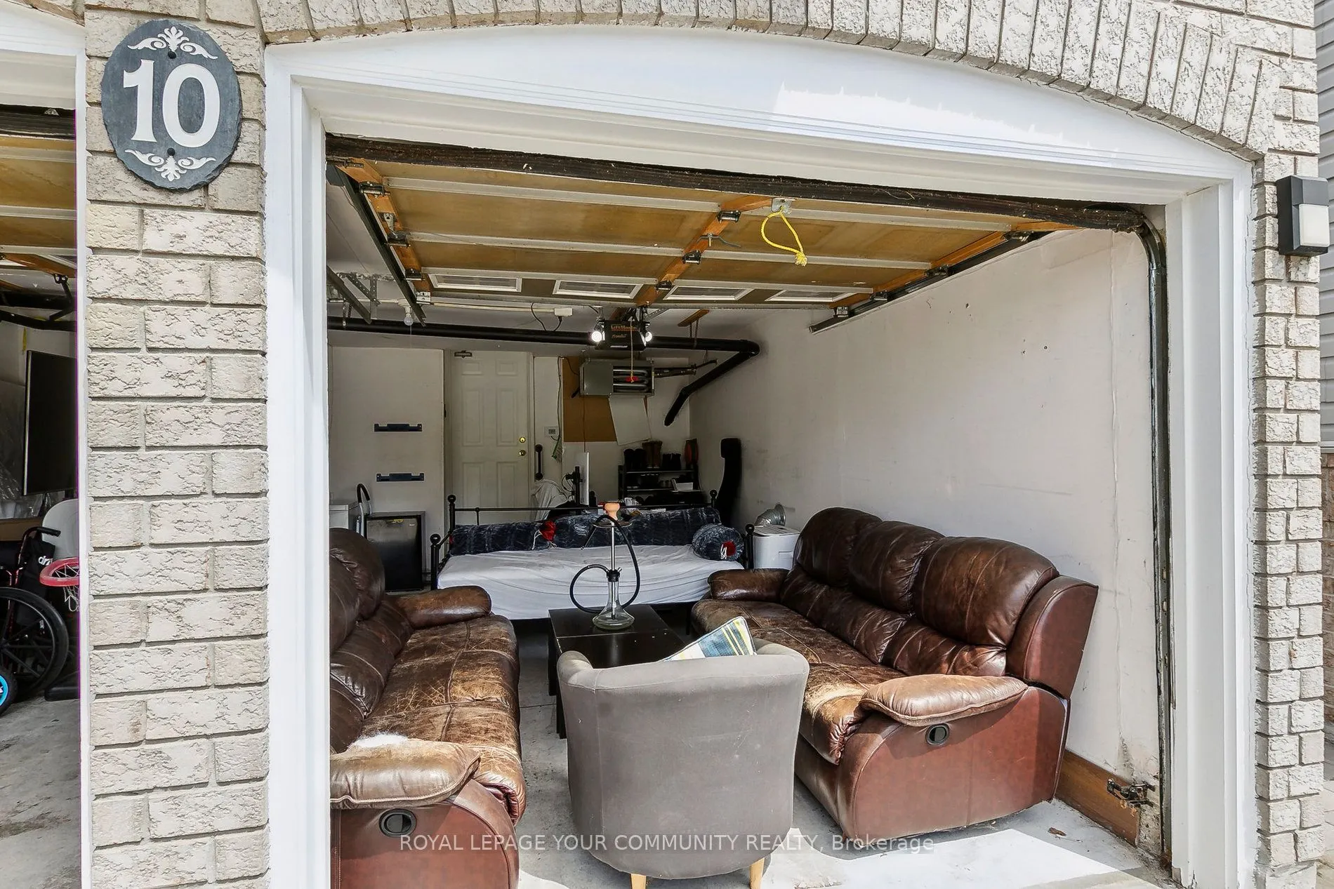 10 Greenhalf Drive