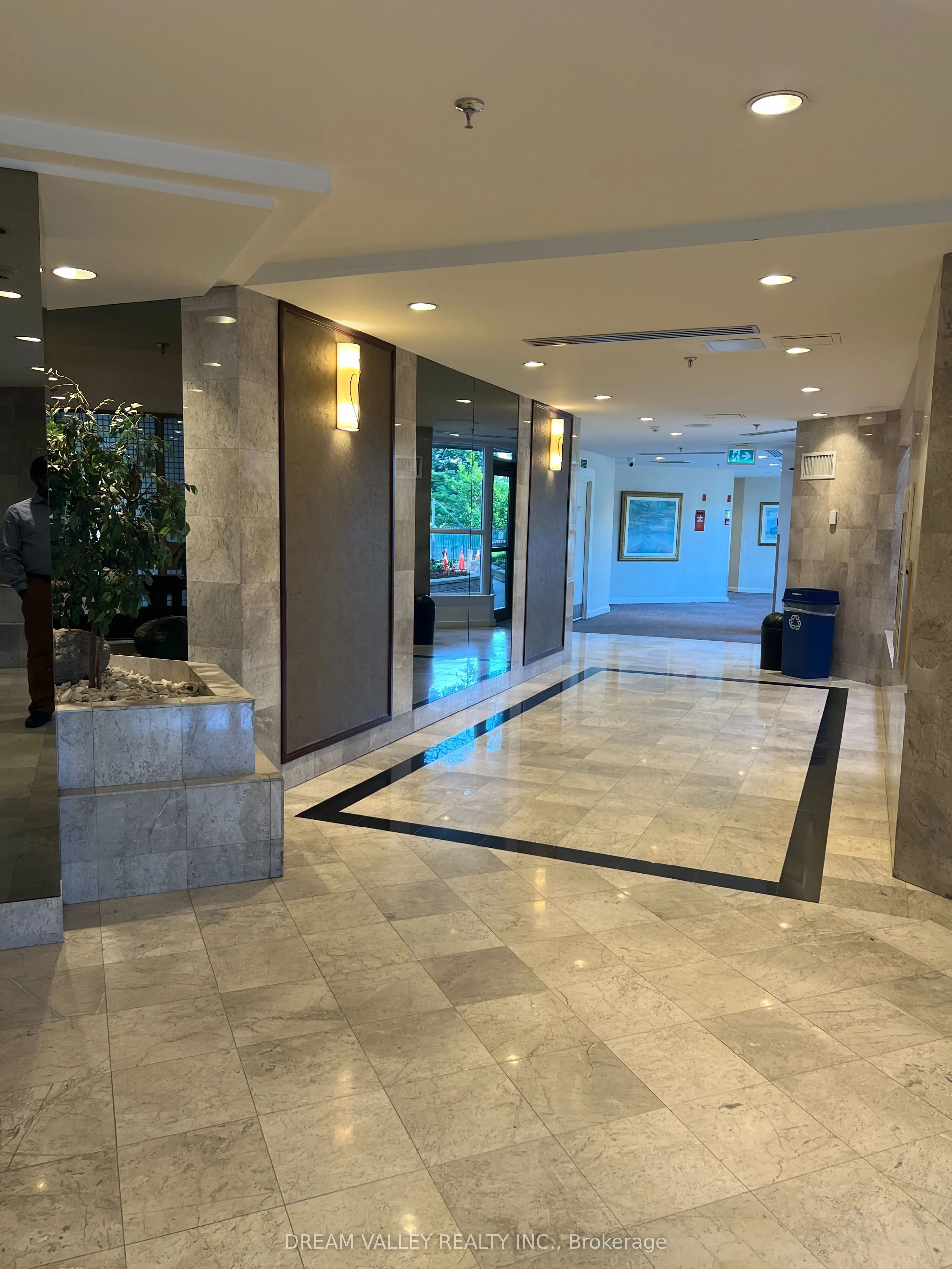 3233 Eglinton Avenue E, #1107