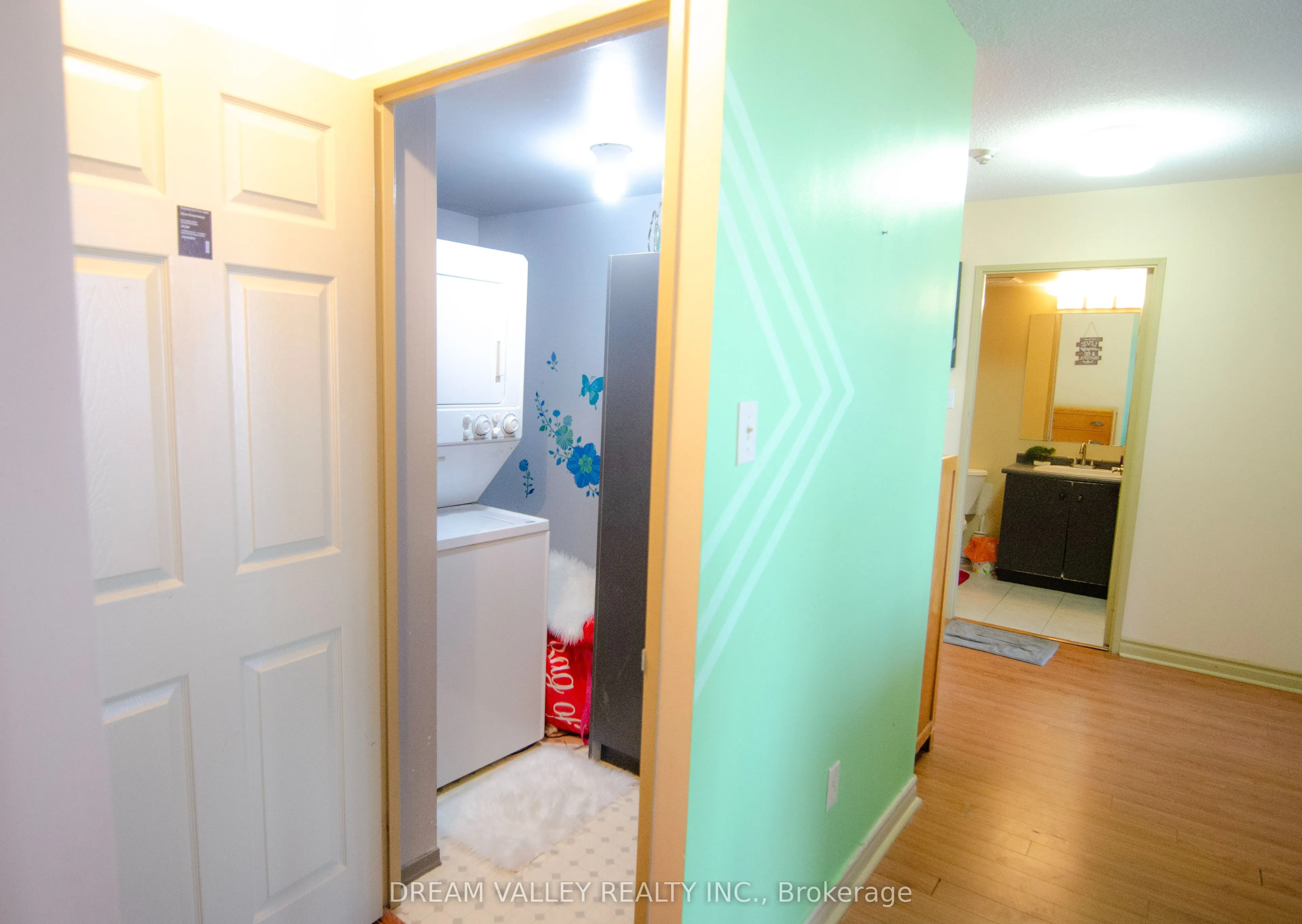 3233 Eglinton Avenue E, #1107