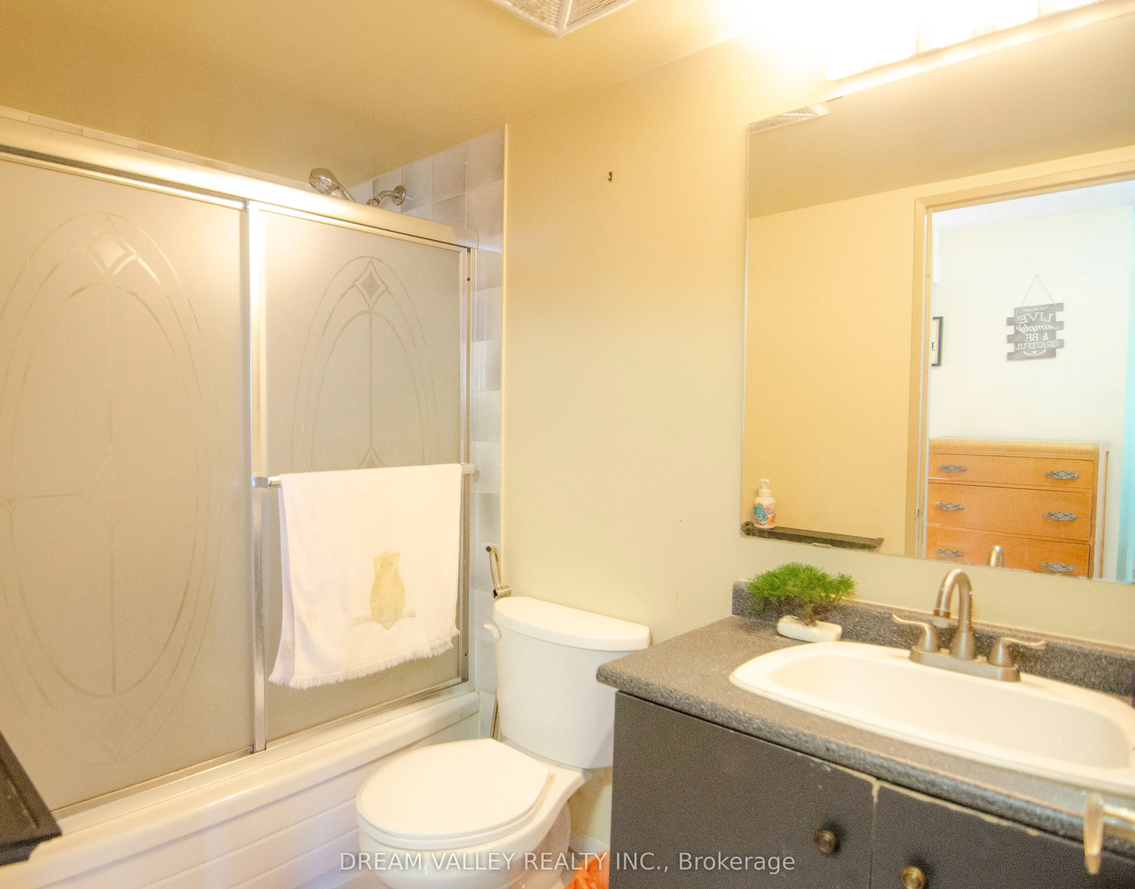 3233 Eglinton Avenue E, #1107