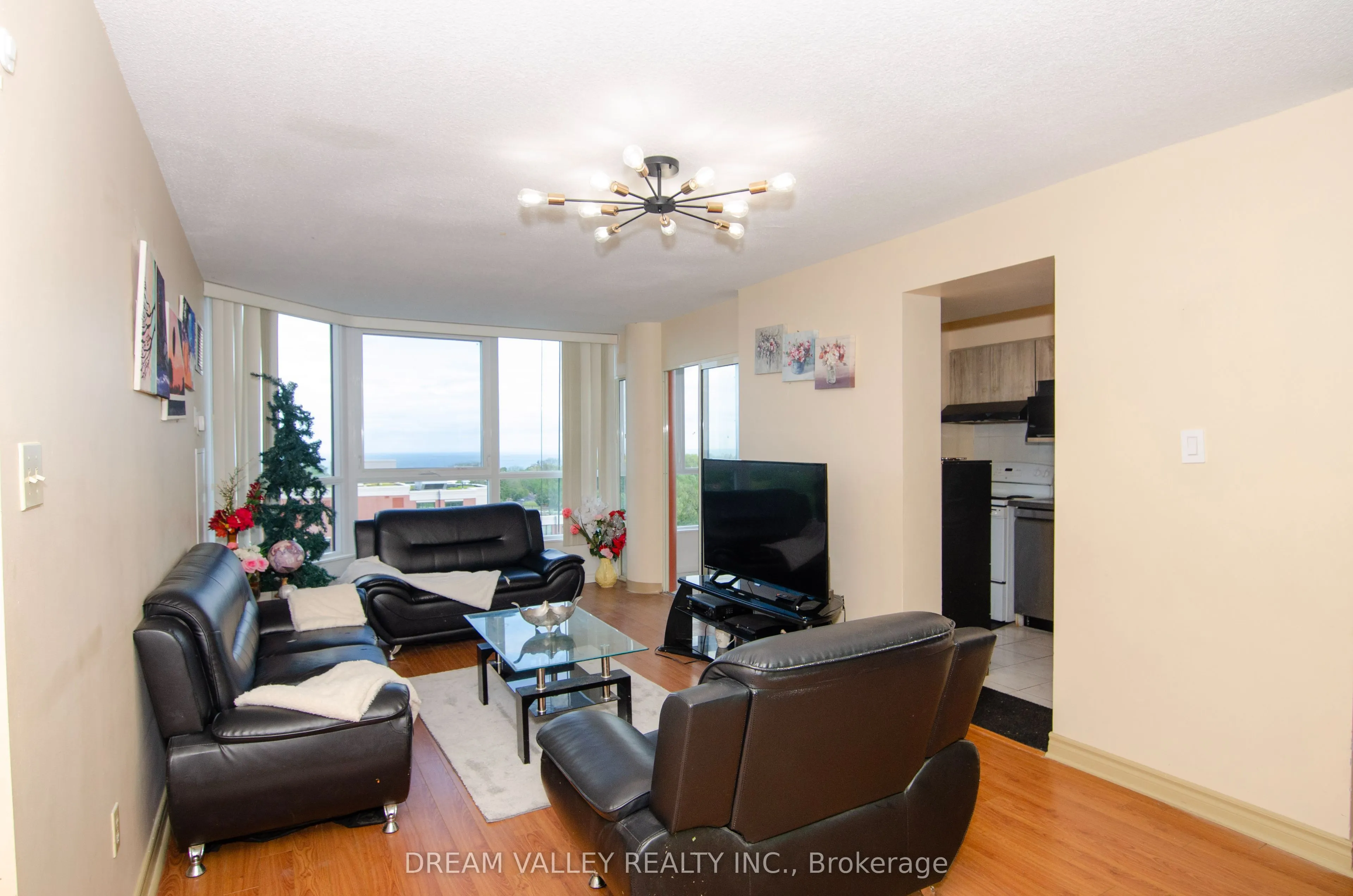 3233 Eglinton Avenue E, #1107