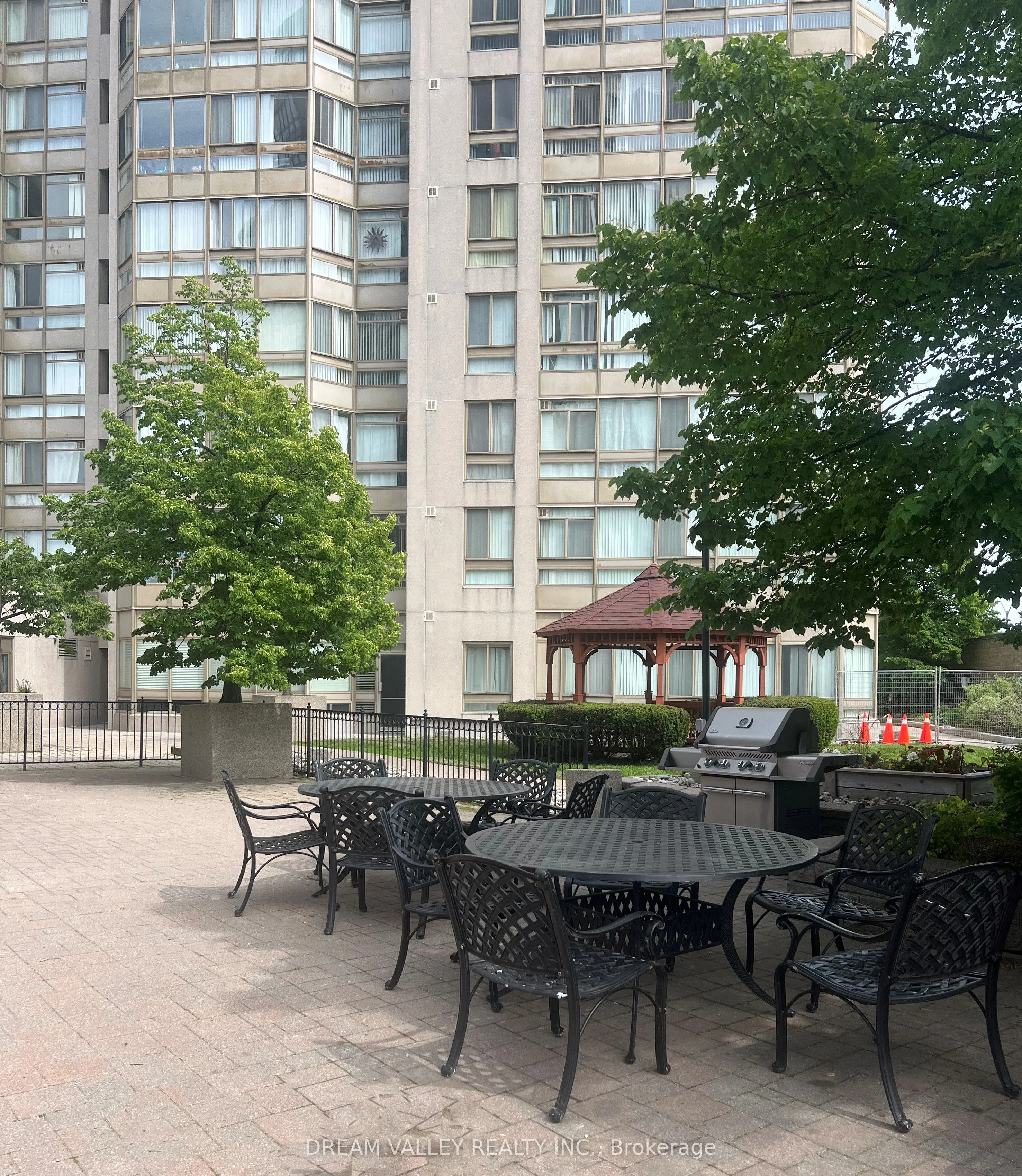 3233 Eglinton Avenue E, #1107