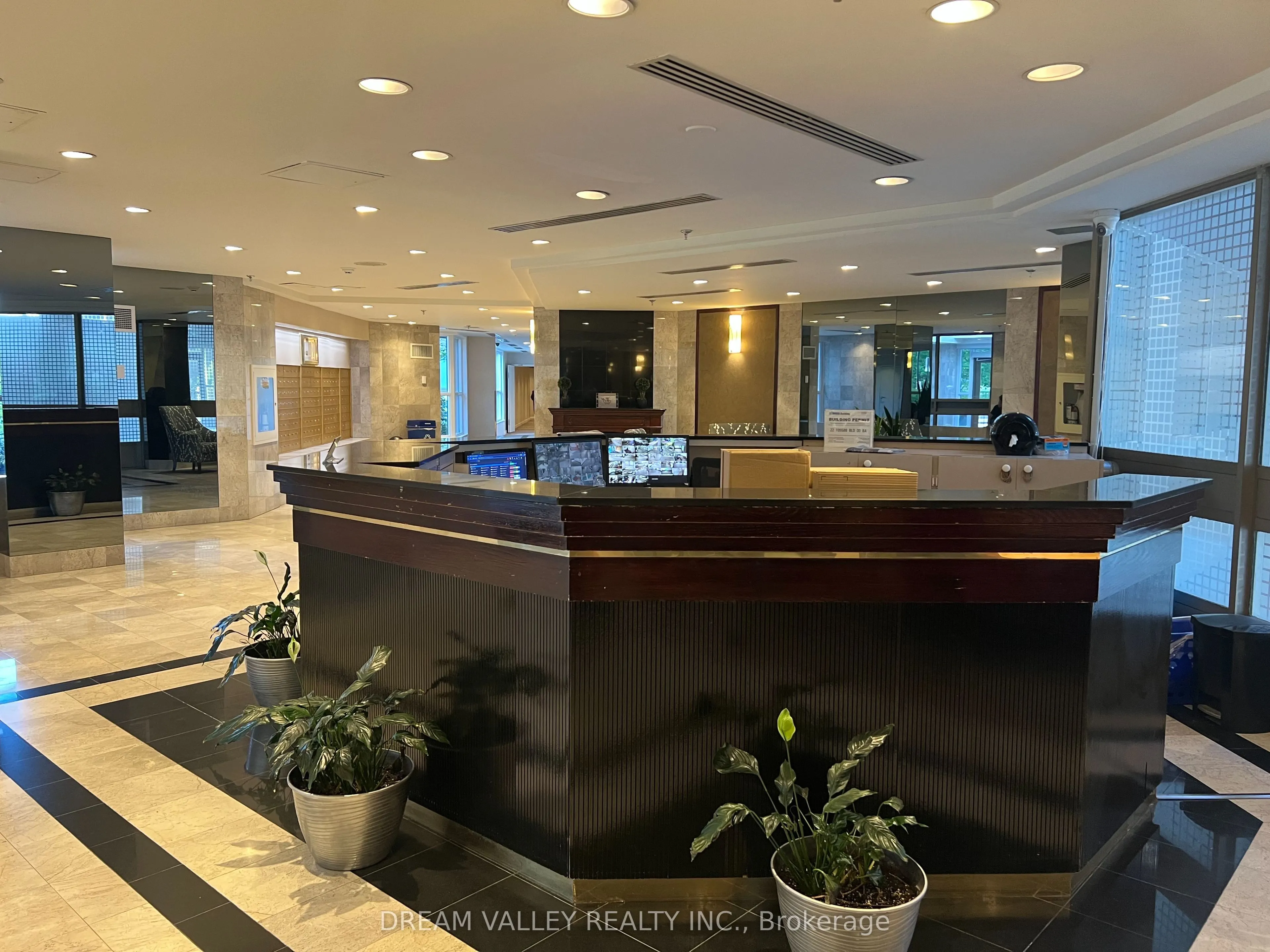 3233 Eglinton Avenue E, #1107