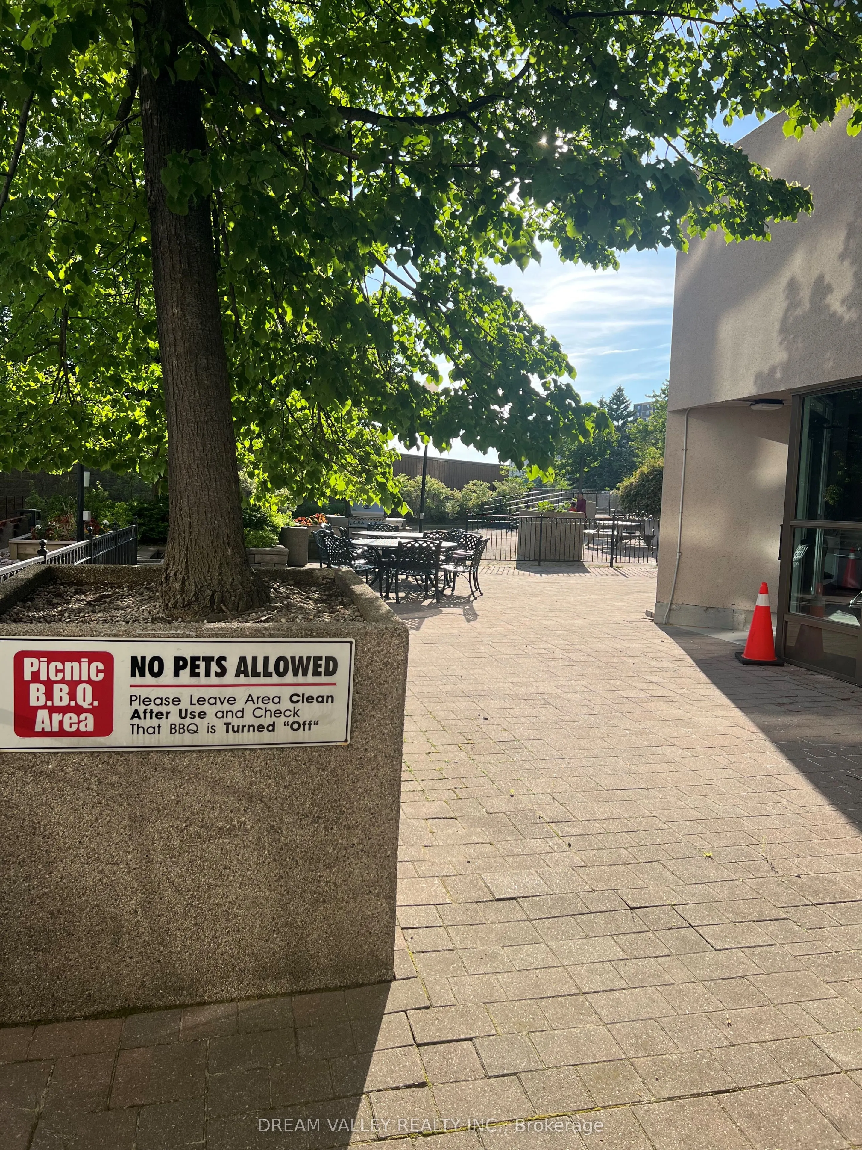 3233 Eglinton Avenue E, #1107