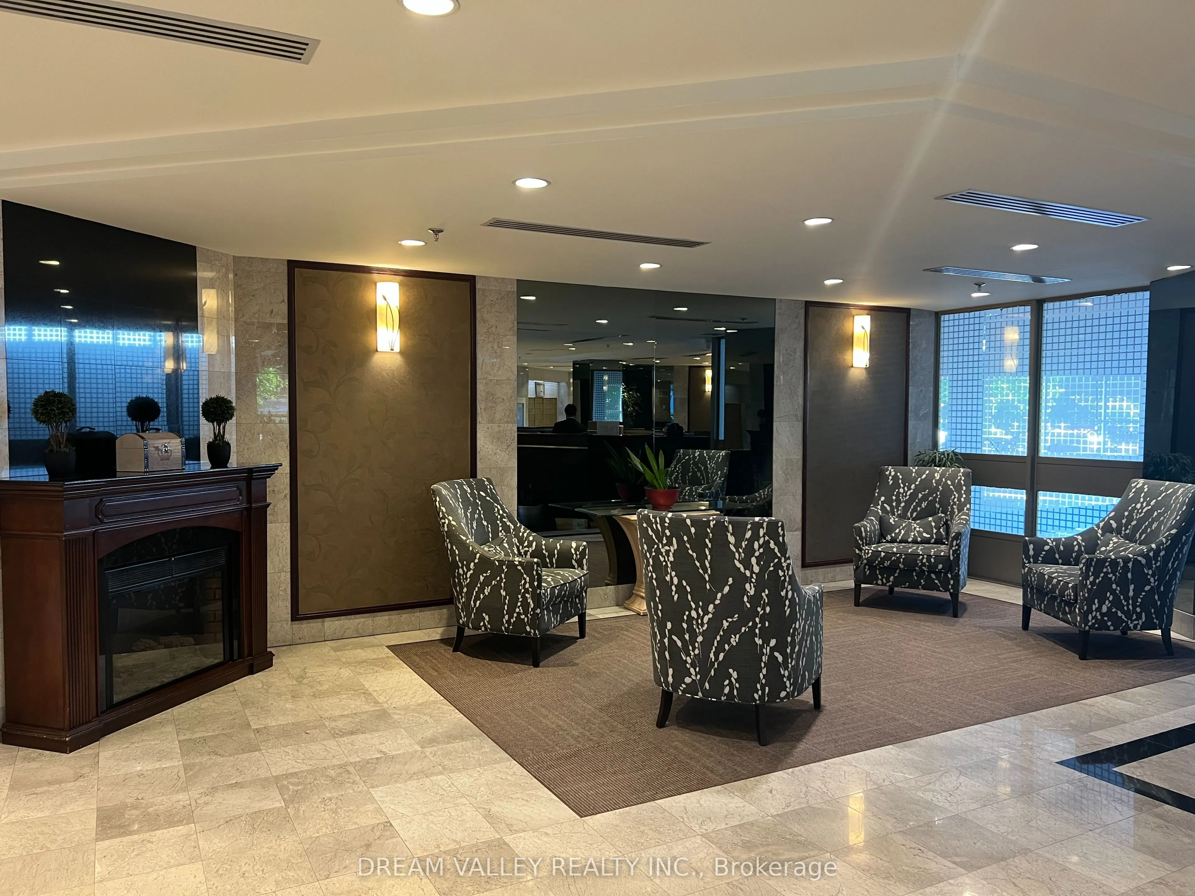 3233 Eglinton Avenue E, #1107