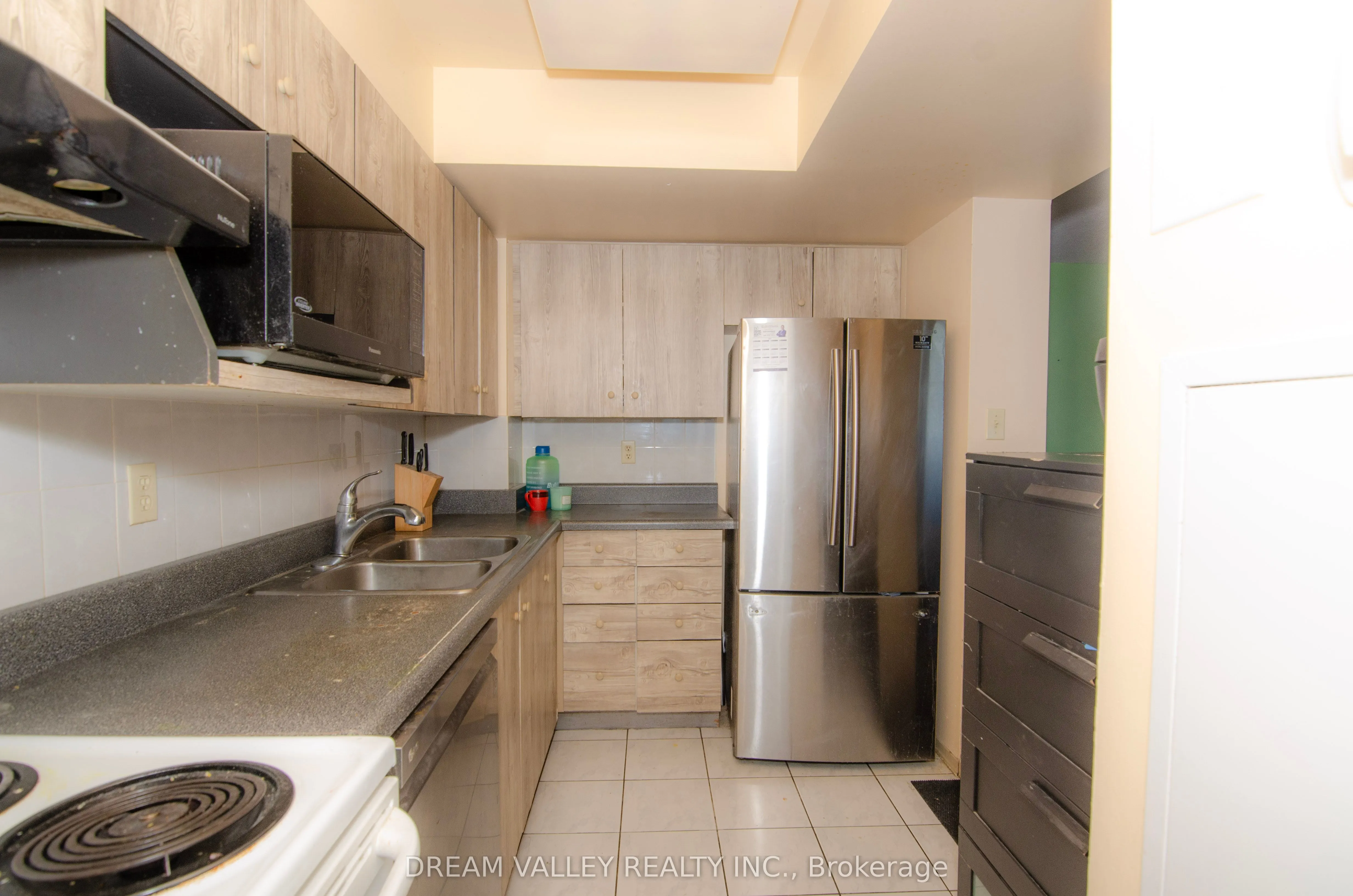 3233 Eglinton Avenue E, #1107